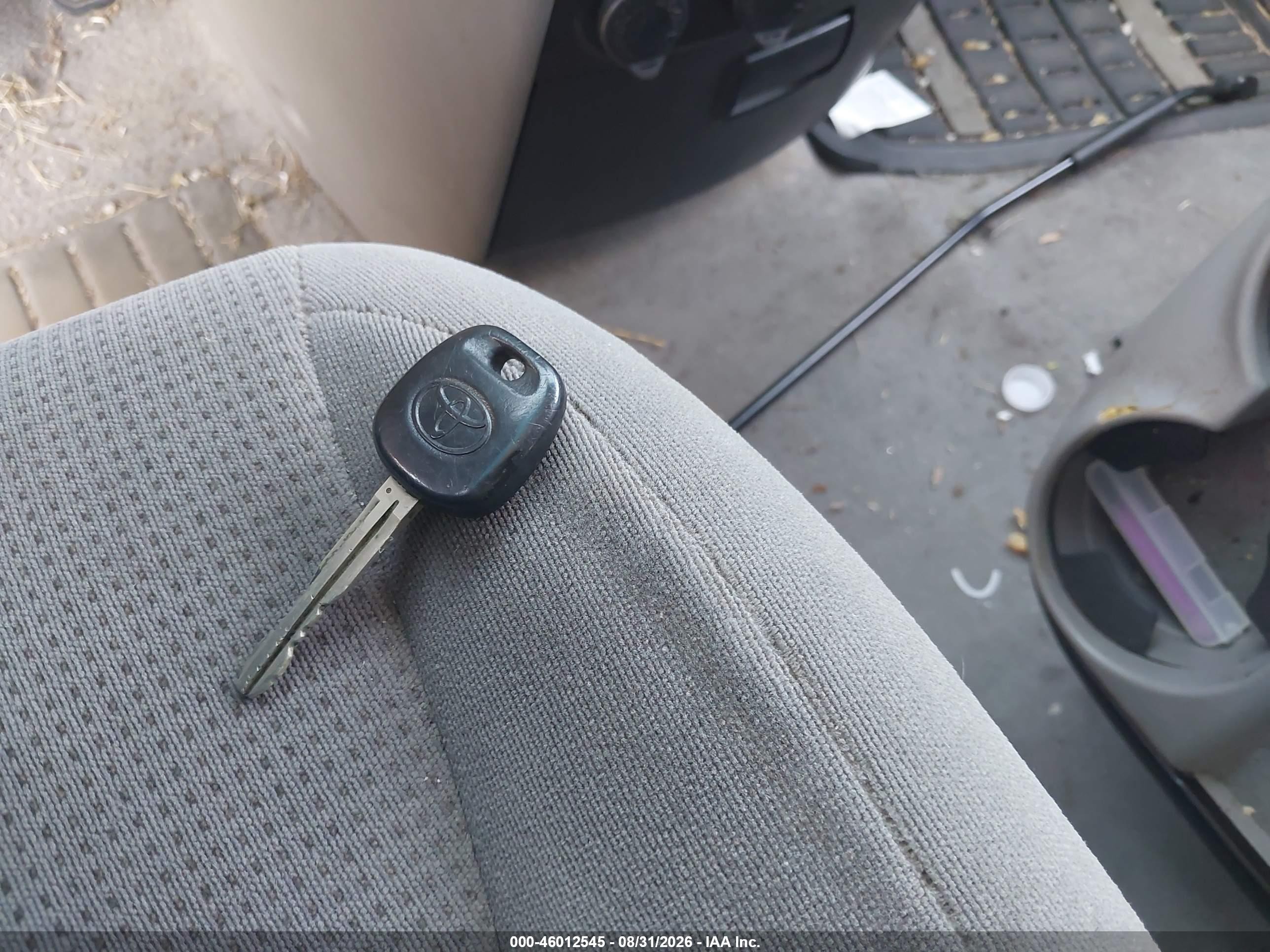 2004 Toyota Sienna Le Серый vin: 5TDZA23C34S145753