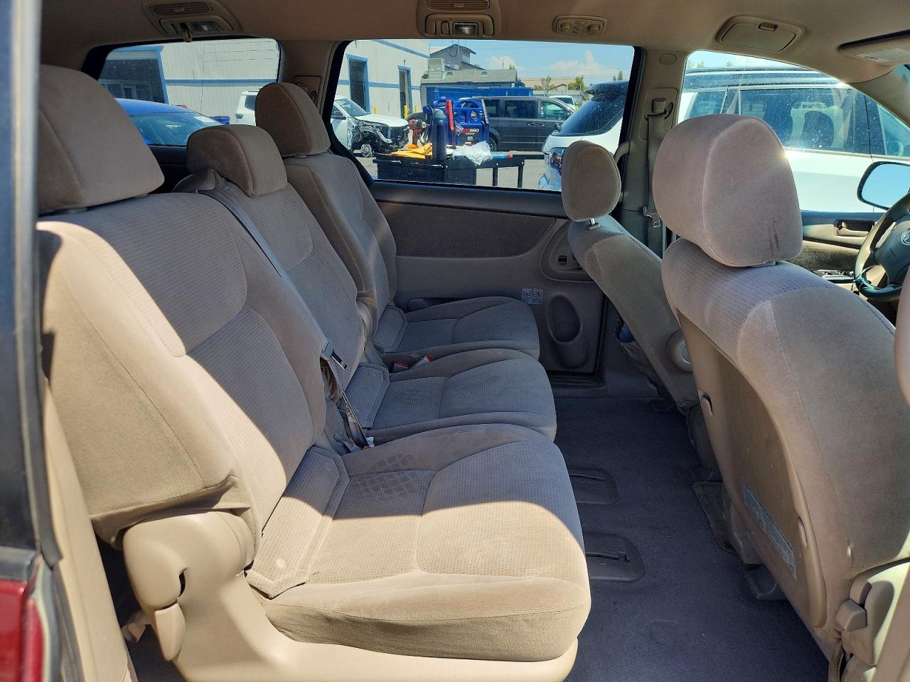 2004 Toyota Sienna Le 8 Passenger Бордовый vin: 5TDZA23C34S209001