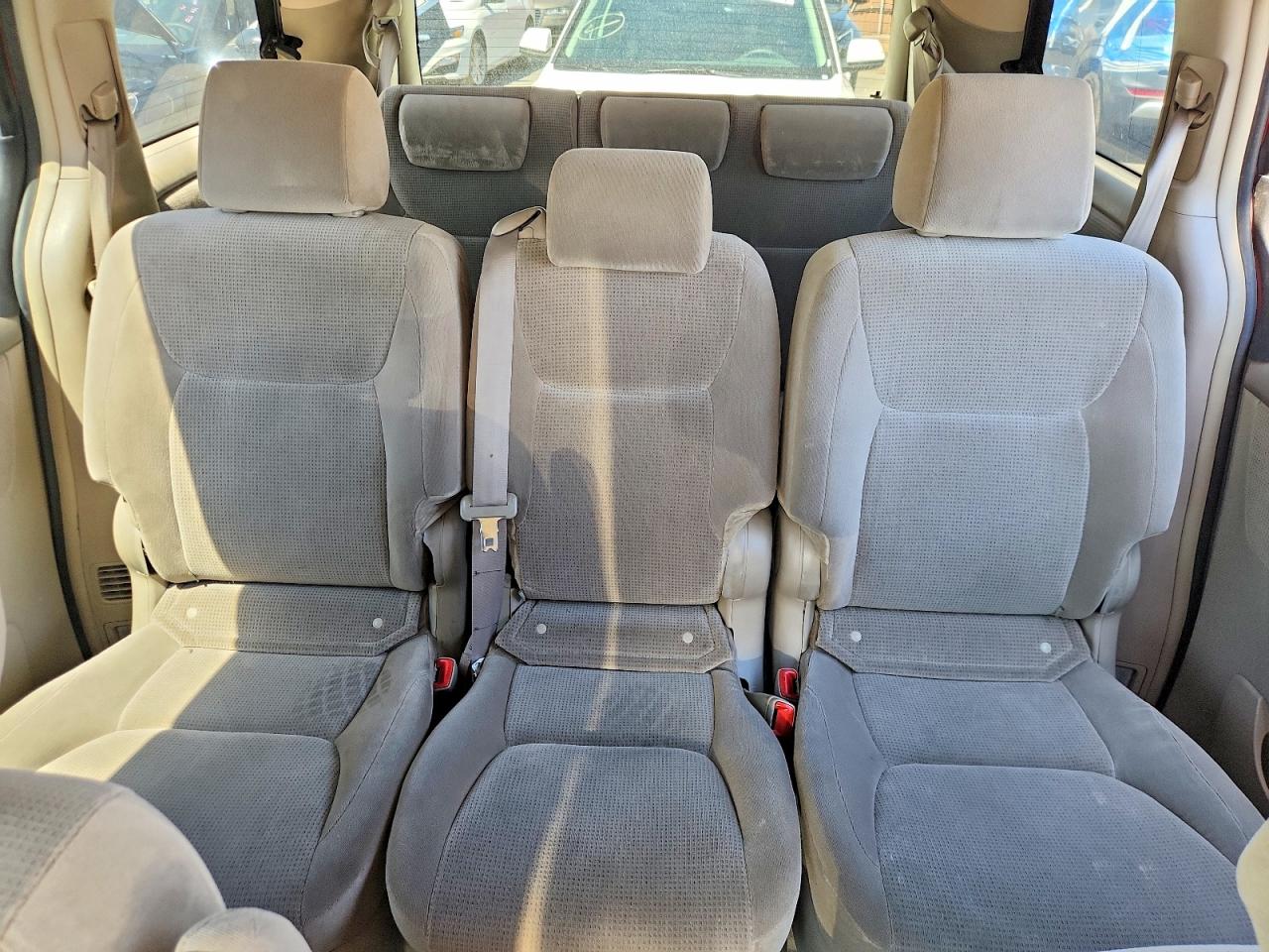 2004 Toyota Sienna Le 8 Passenger Бордовый vin: 5TDZA23C34S209001
