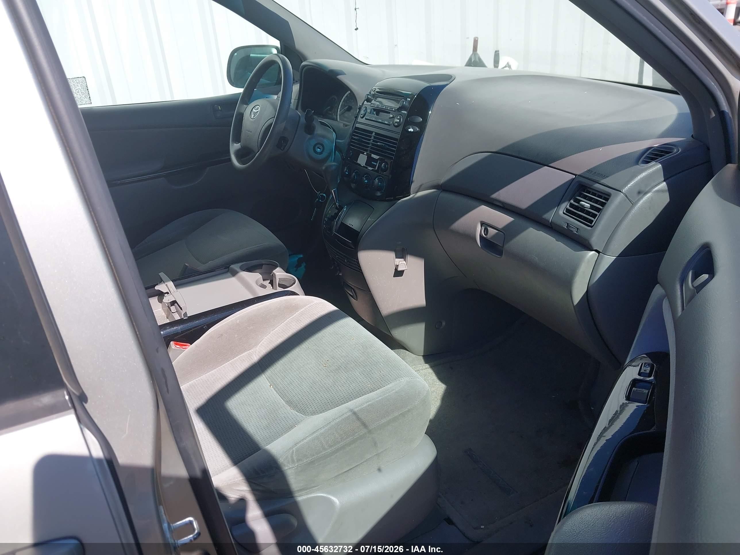 2004 Toyota Sienna Le Silver vin: 5TDZA23C34S214151