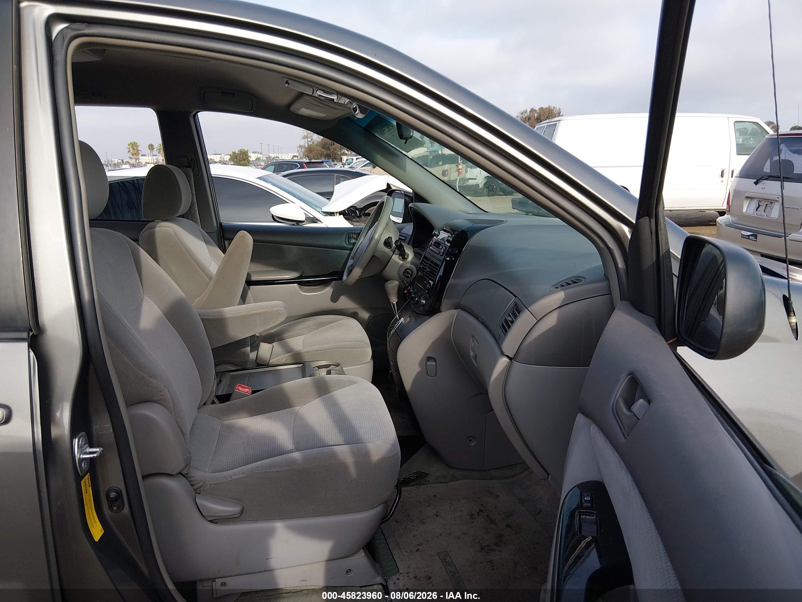 2005 Toyota Sienna Le Gray vin: 5TDZA23C35S224258