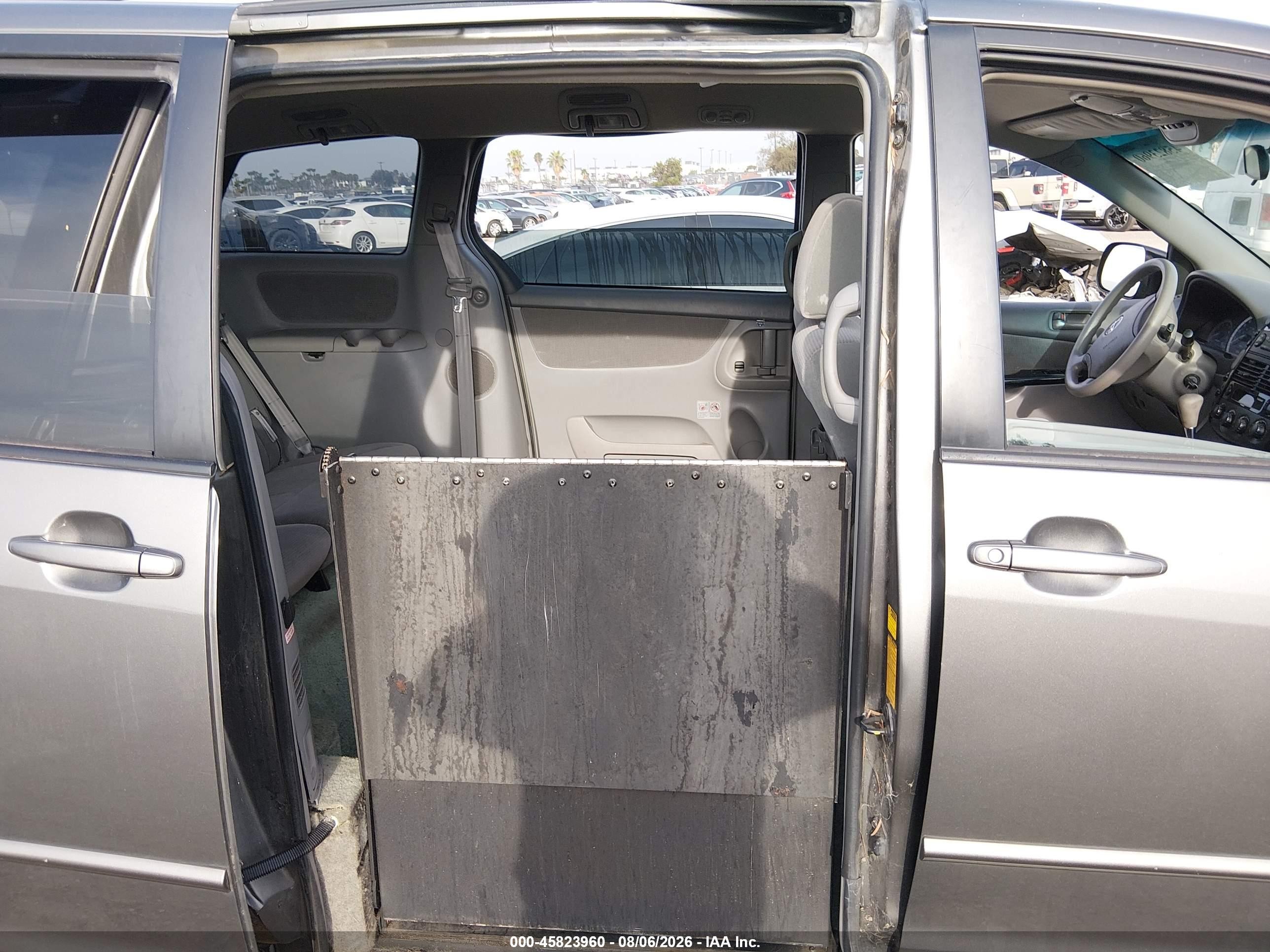 2005 Toyota Sienna Le Gray vin: 5TDZA23C35S224258