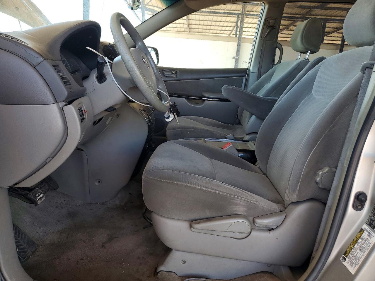 2005 Toyota Sienna Le 8 Passenger Silver vin: 5TDZA23C35S285982