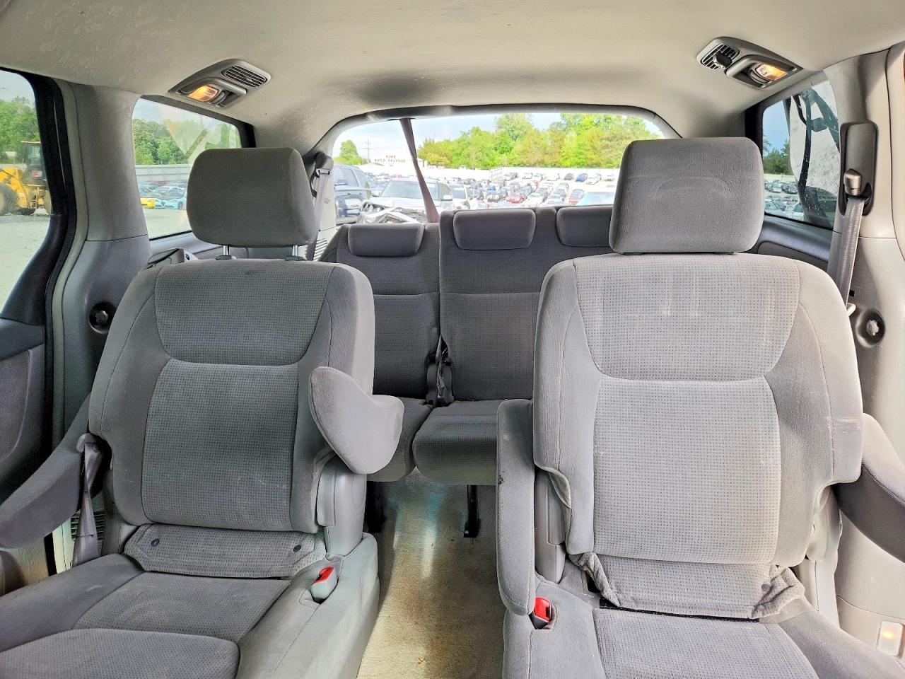 2005 Toyota Sienna Le 7 Passenger Silver vin: 5TDZA23C35S304563