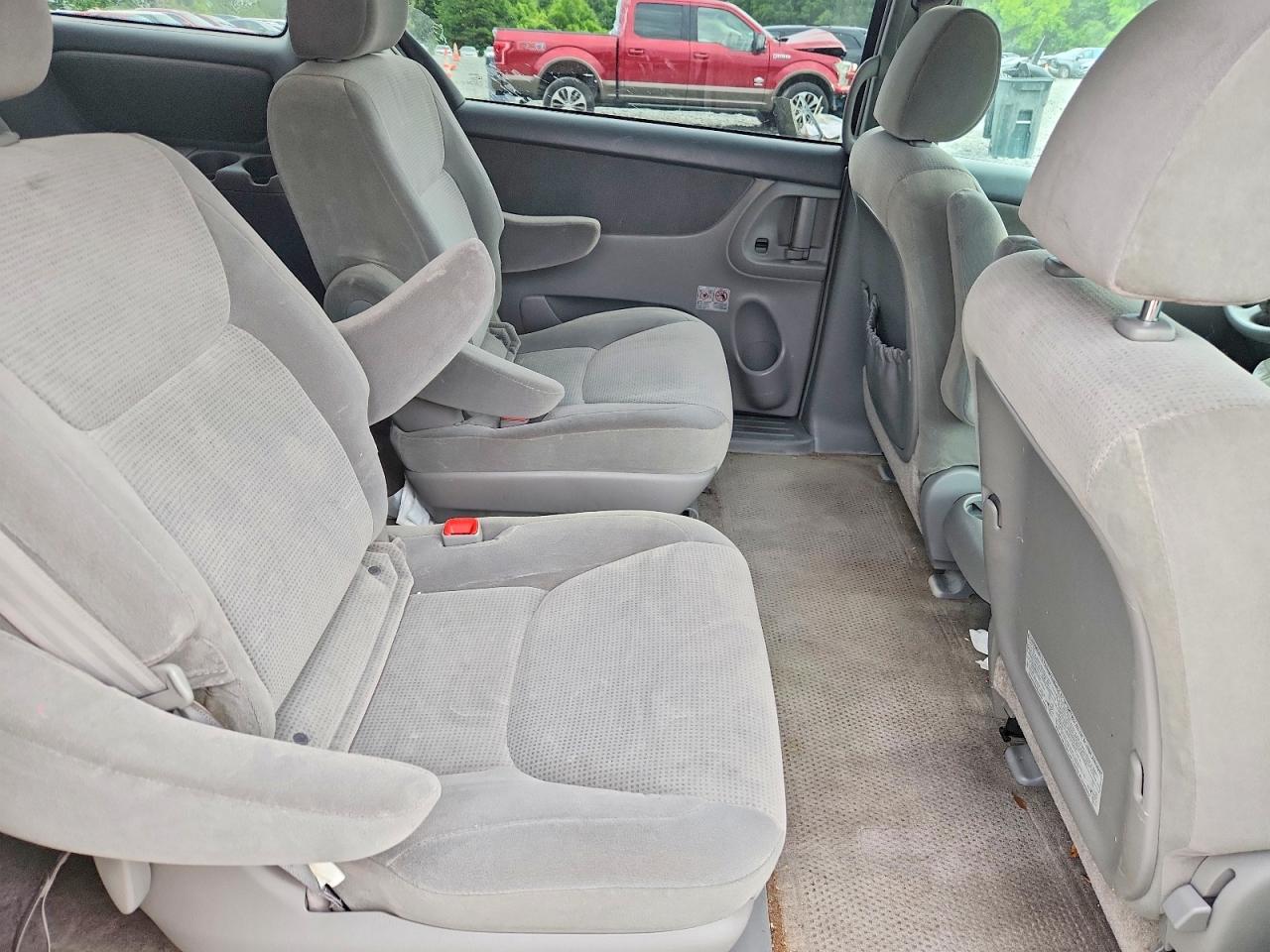 2005 Toyota Sienna Le 7 Passenger Silver vin: 5TDZA23C35S304563
