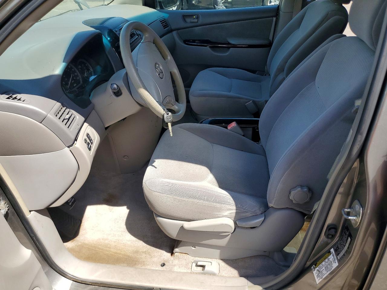 2005 Toyota Sienna Le 7 Passenger Серый vin: 5TDZA23C35S341385