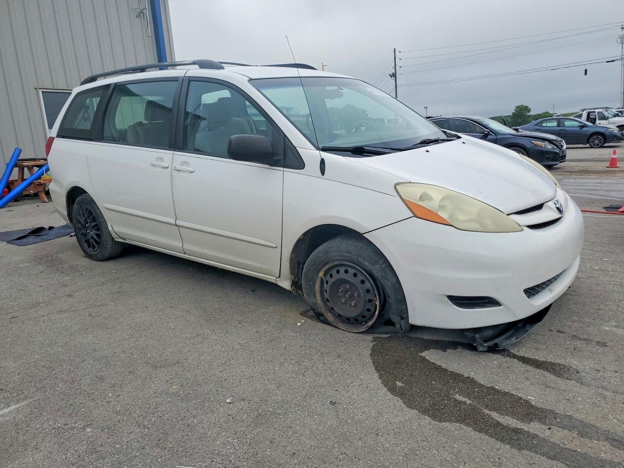 2006 Toyota Sienna Ce 7 Passenger Белый vin: 5TDZA23C36S442413