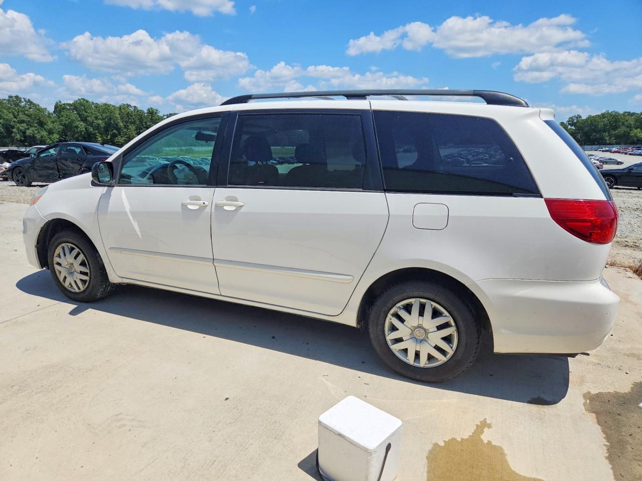 2006 Toyota Sienna Le 7 Passenger Белый vin: 5TDZA23C36S477260