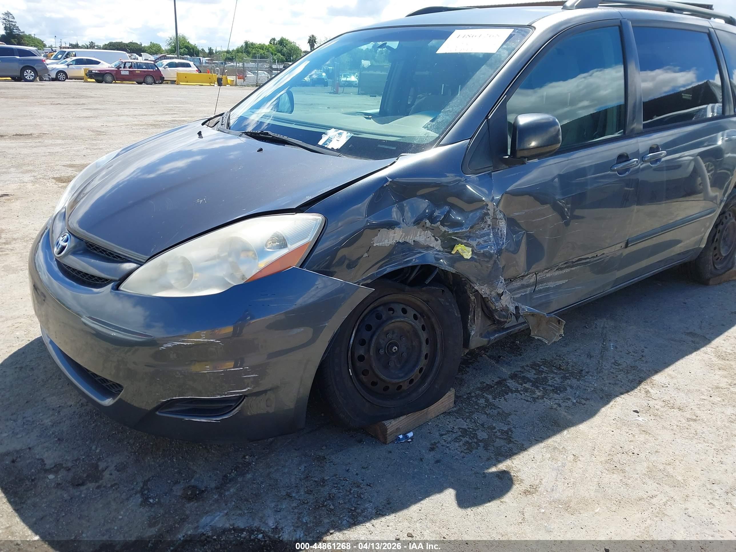 2006 Toyota Sienna Le Gray vin: 5TDZA23C36S485469