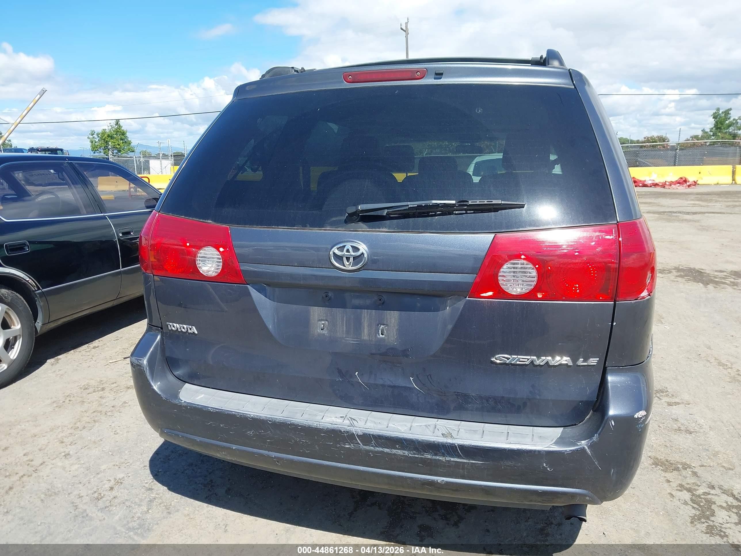 2006 Toyota Sienna Le Gray vin: 5TDZA23C36S485469