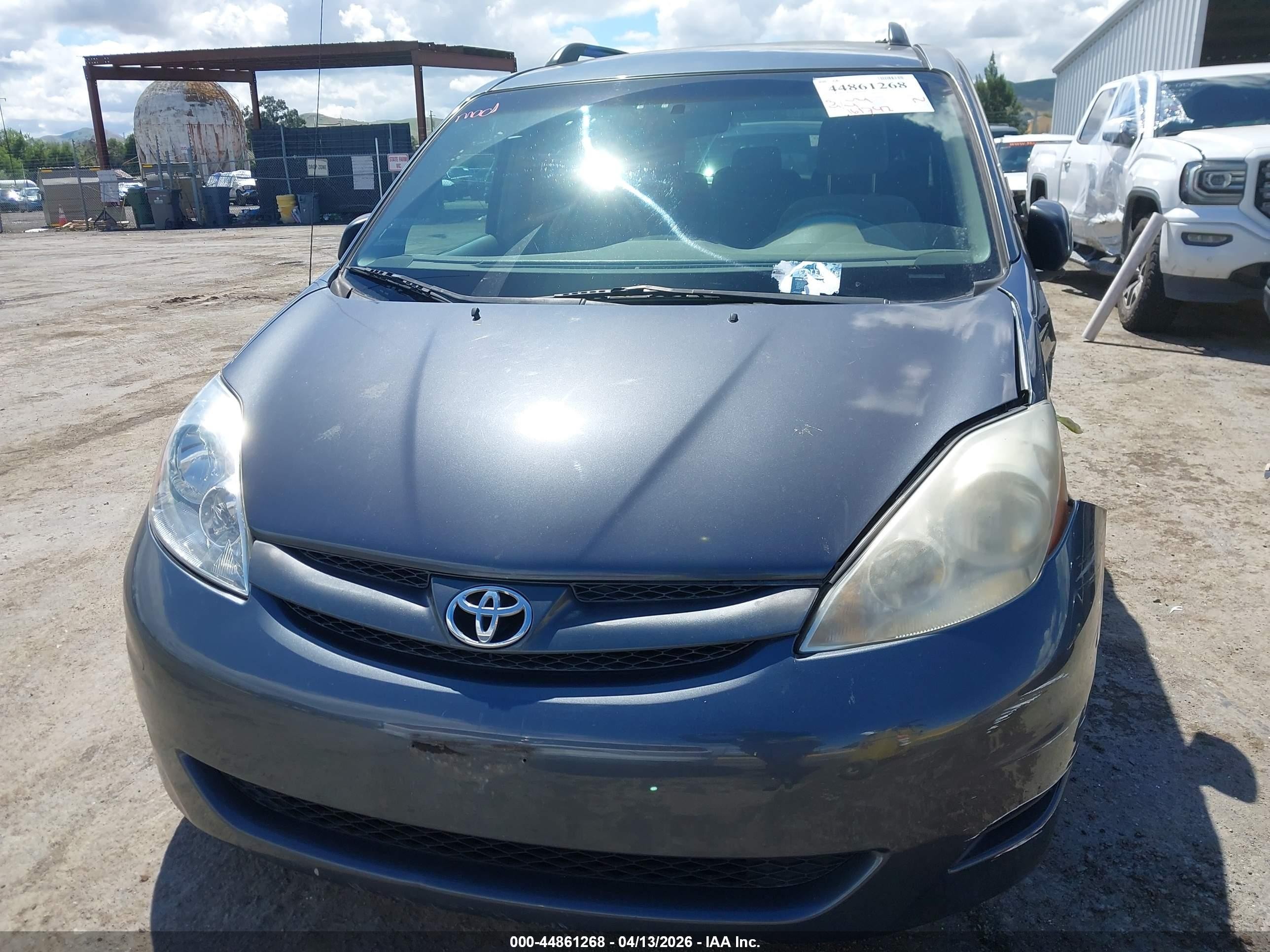 2006 Toyota Sienna Le Gray vin: 5TDZA23C36S485469