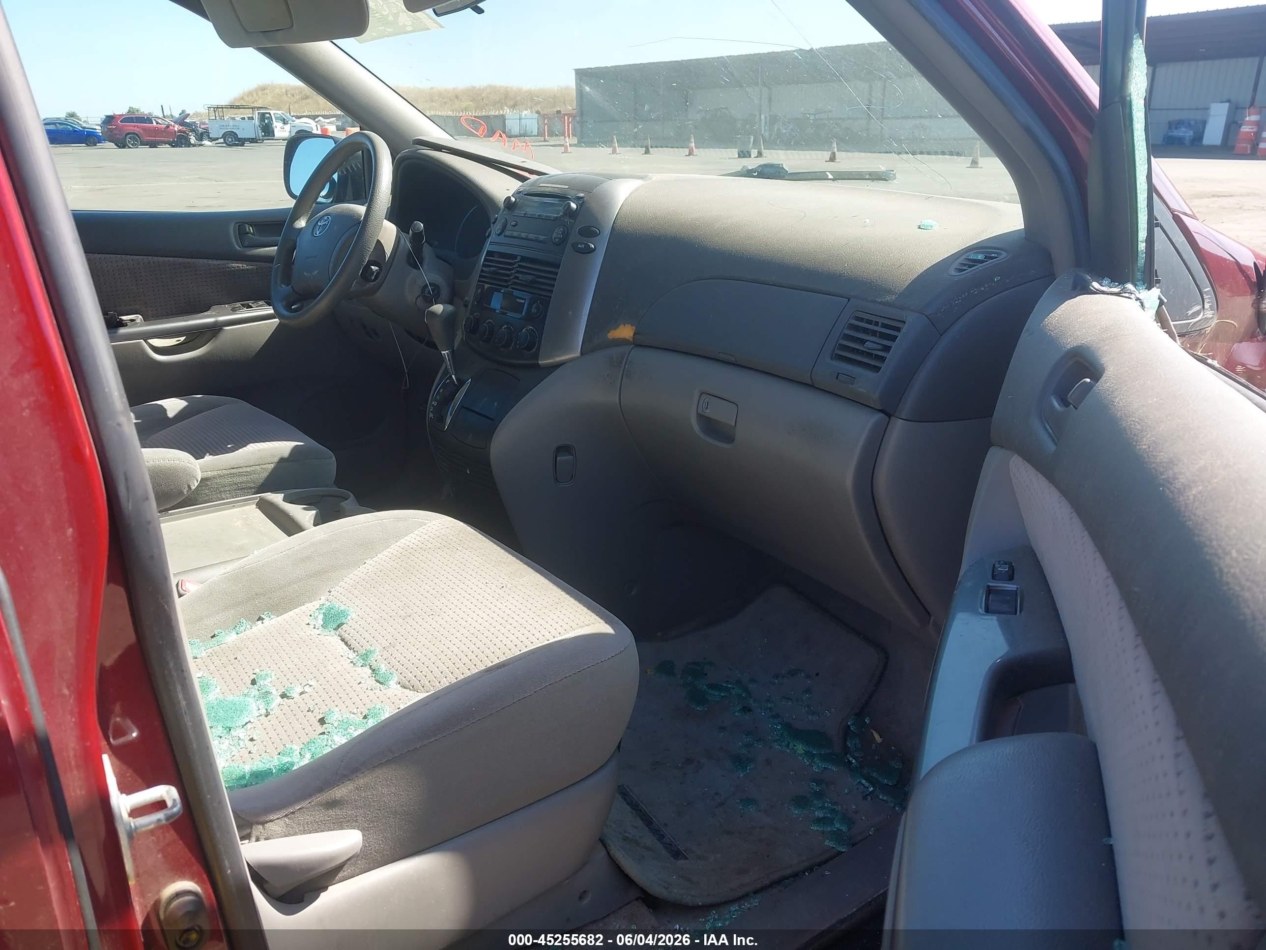 2006 Toyota Sienna Le Красный vin: 5TDZA23C36S491417