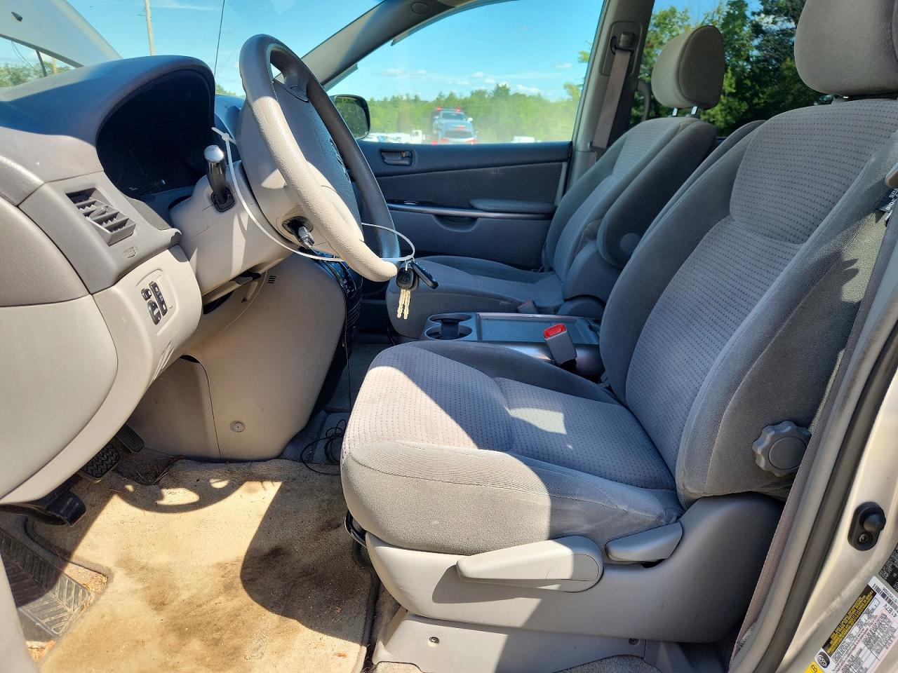 2006 Toyota Sienna Le 7 Passenger Silver vin: 5TDZA23C36S514517