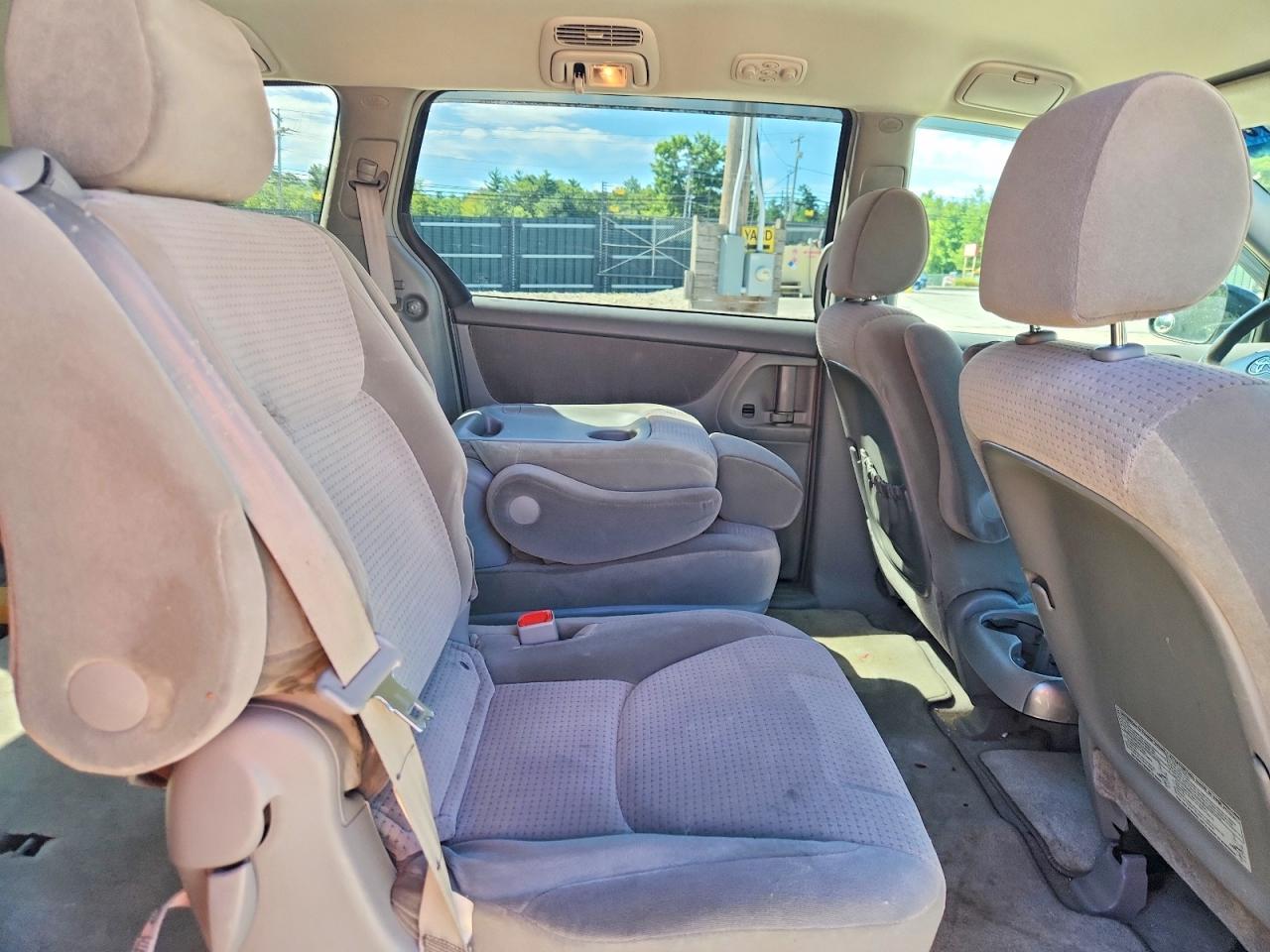 2006 Toyota Sienna Le 7 Passenger Silver vin: 5TDZA23C36S514517