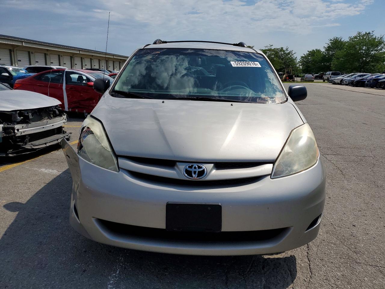 2006 Toyota Sienna Le 7 Passenger Silver vin: 5TDZA23C36S550188