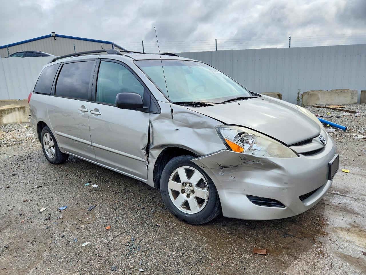 2006 Toyota Sienna Le 7 Passenger Silver vin: 5TDZA23C36S550188