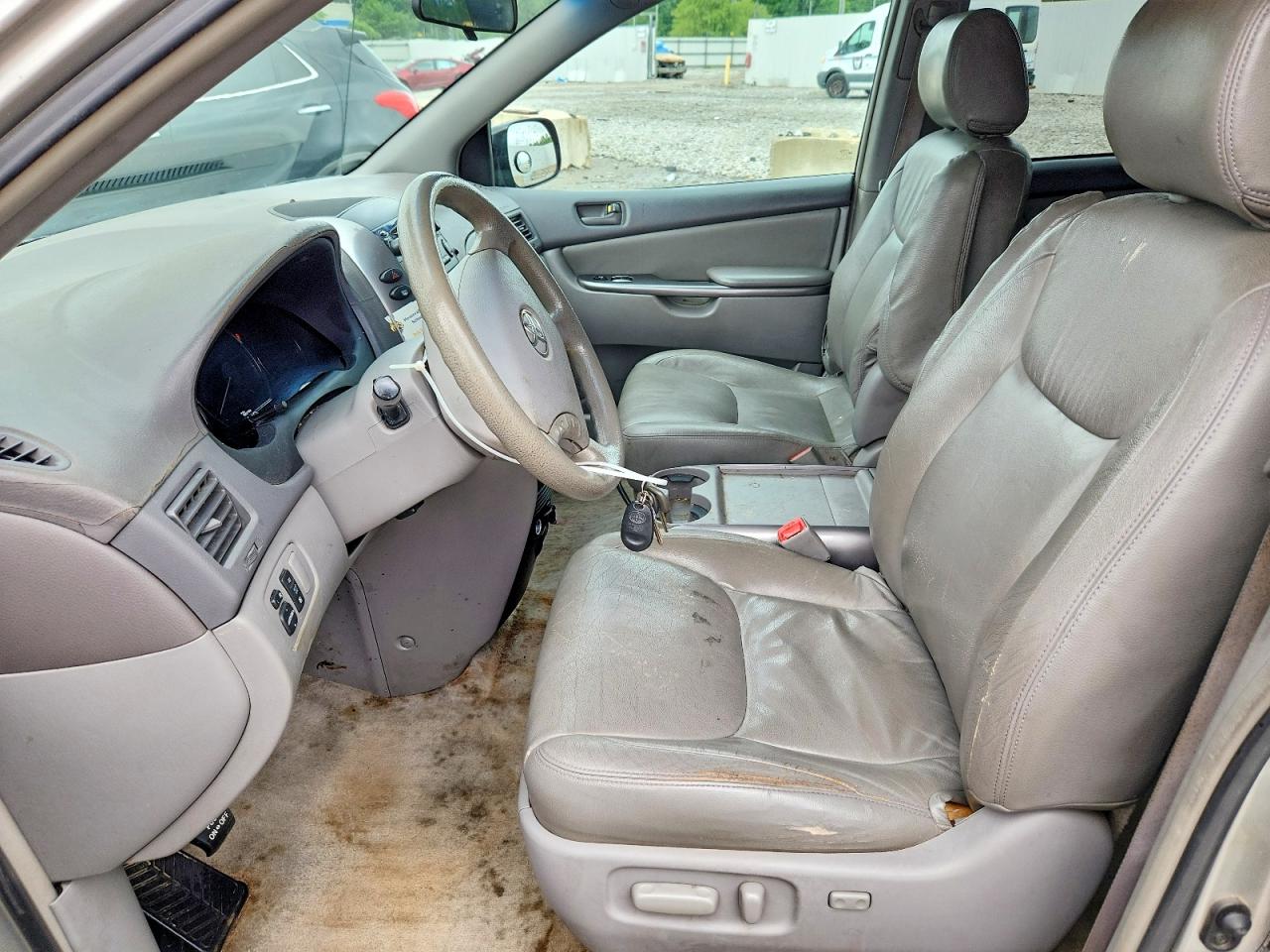 2006 Toyota Sienna Le 7 Passenger Silver vin: 5TDZA23C36S550188