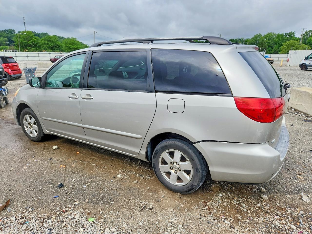 2006 Toyota Sienna Le 7 Passenger Silver vin: 5TDZA23C36S550188