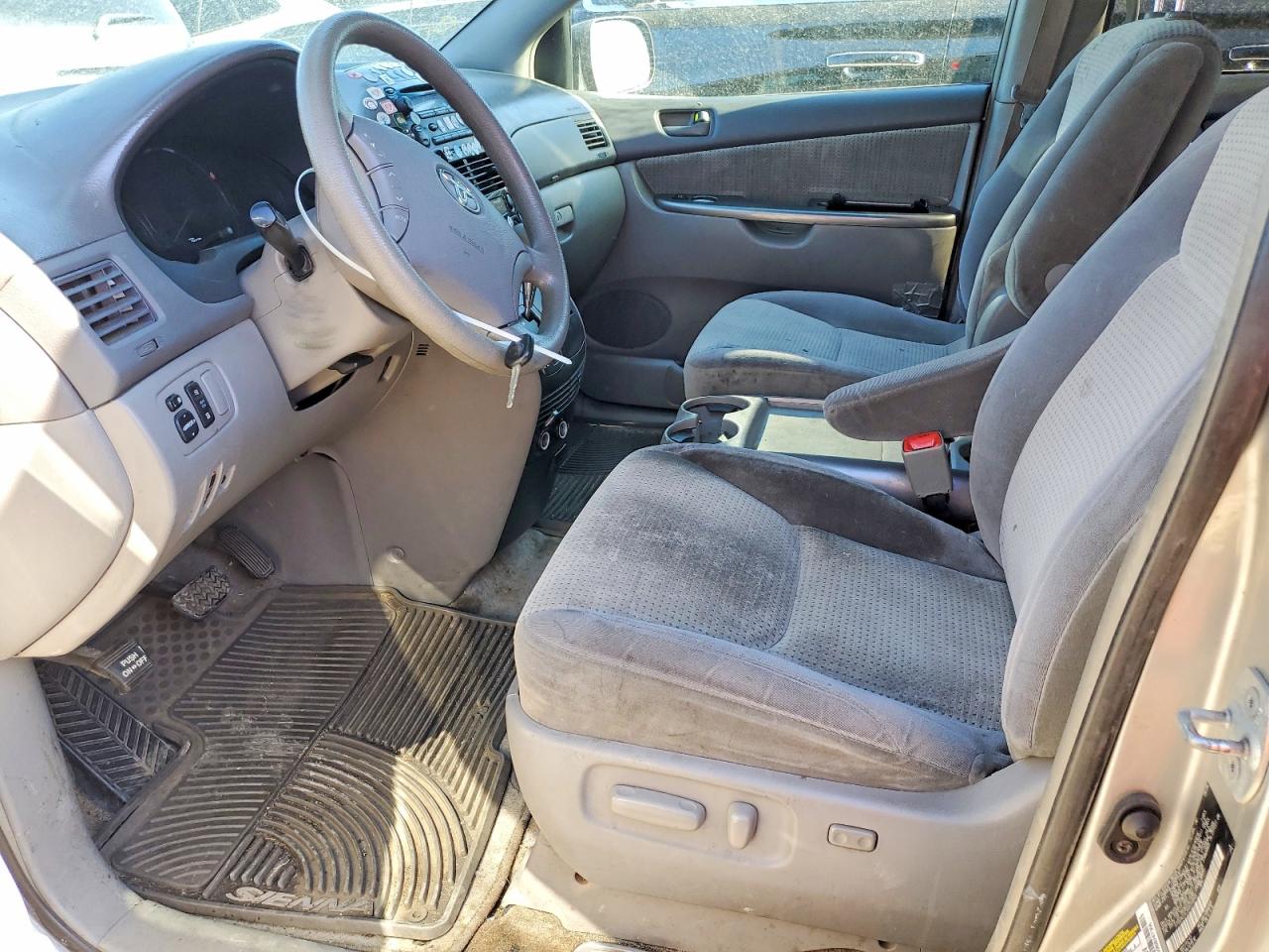 2006 Toyota Sienna Le 8 Passenger Silver vin: 5TDZA23C36S559845