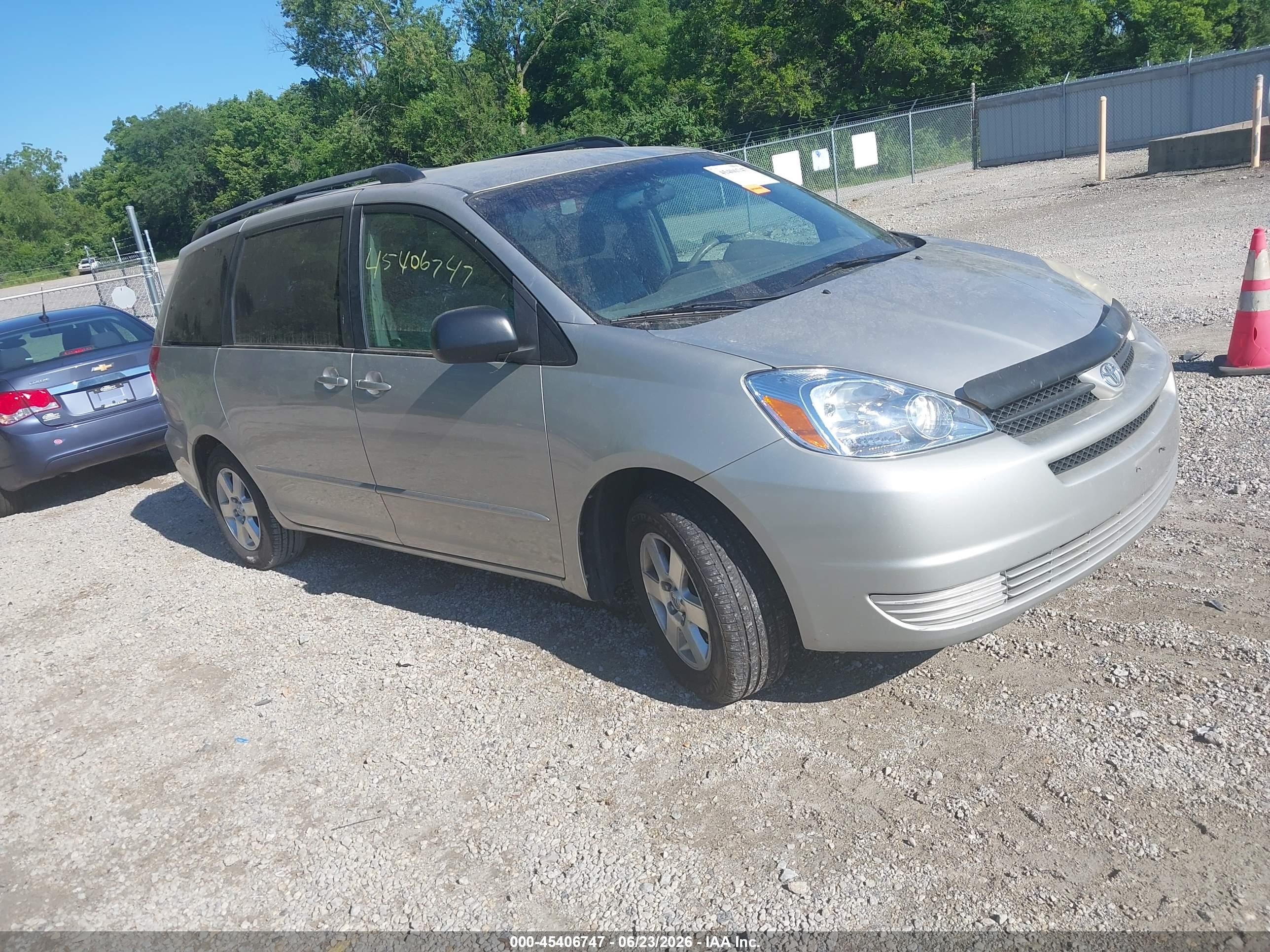 2004 Toyota Sienna Le Silver vin: 5TDZA23C44S011219
