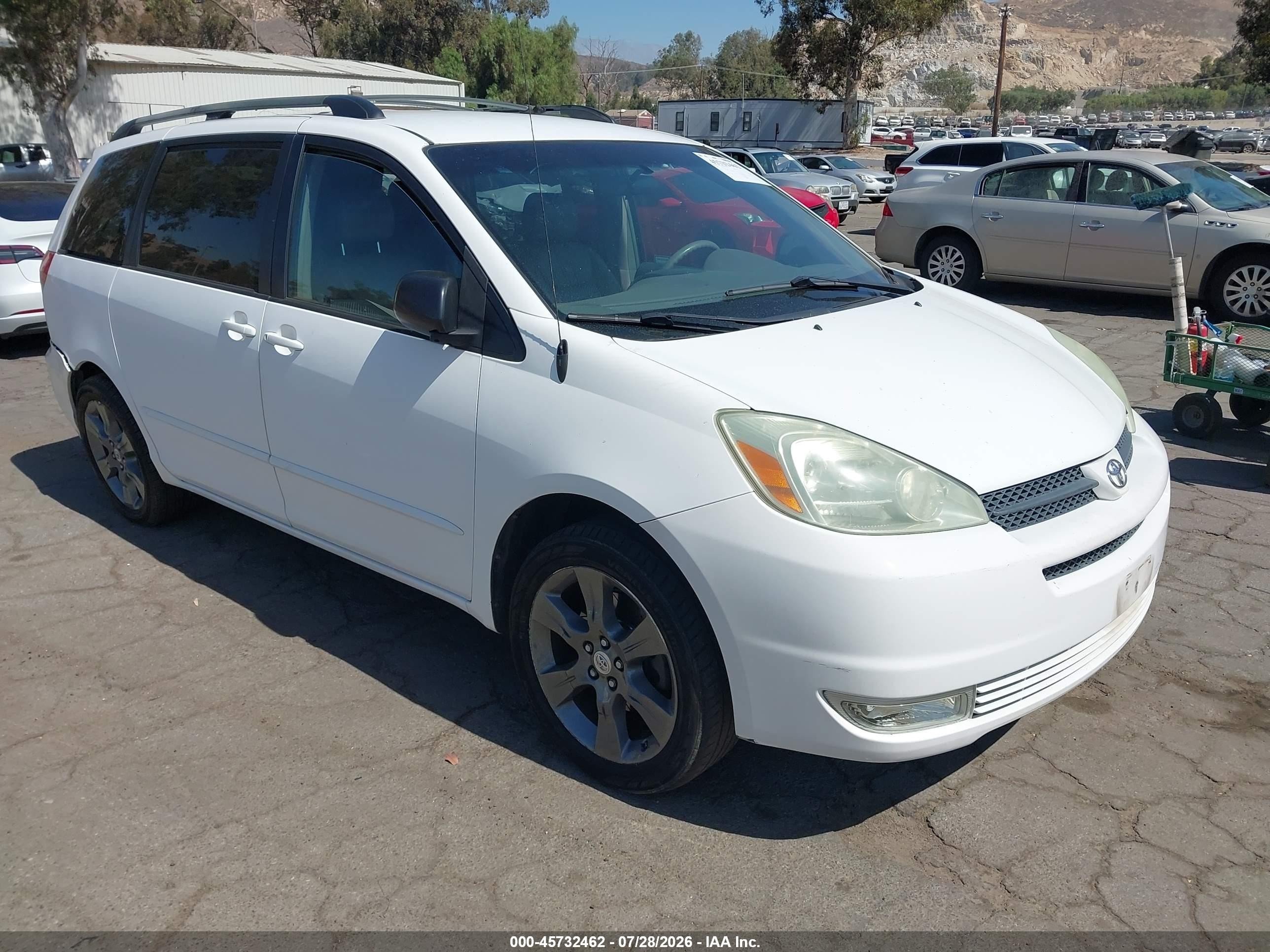 2004 Toyota Sienna Le White vin: 5TDZA23C44S014623
