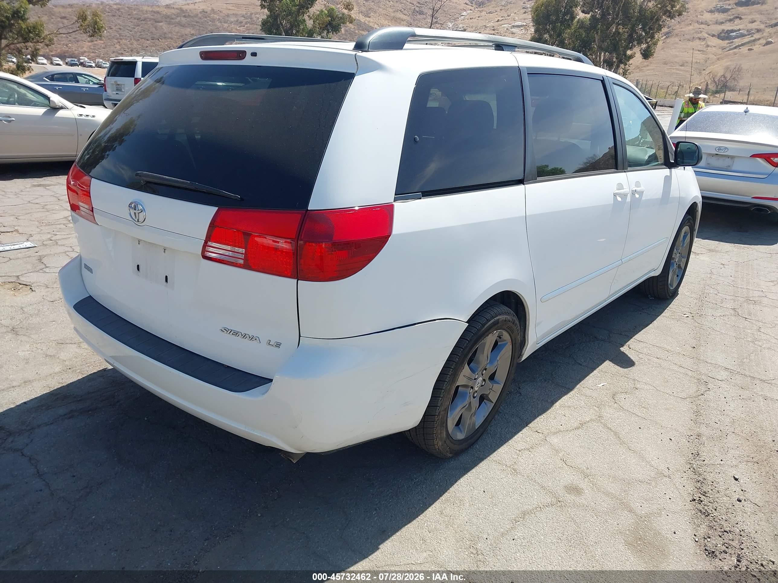 2004 Toyota Sienna Le White vin: 5TDZA23C44S014623