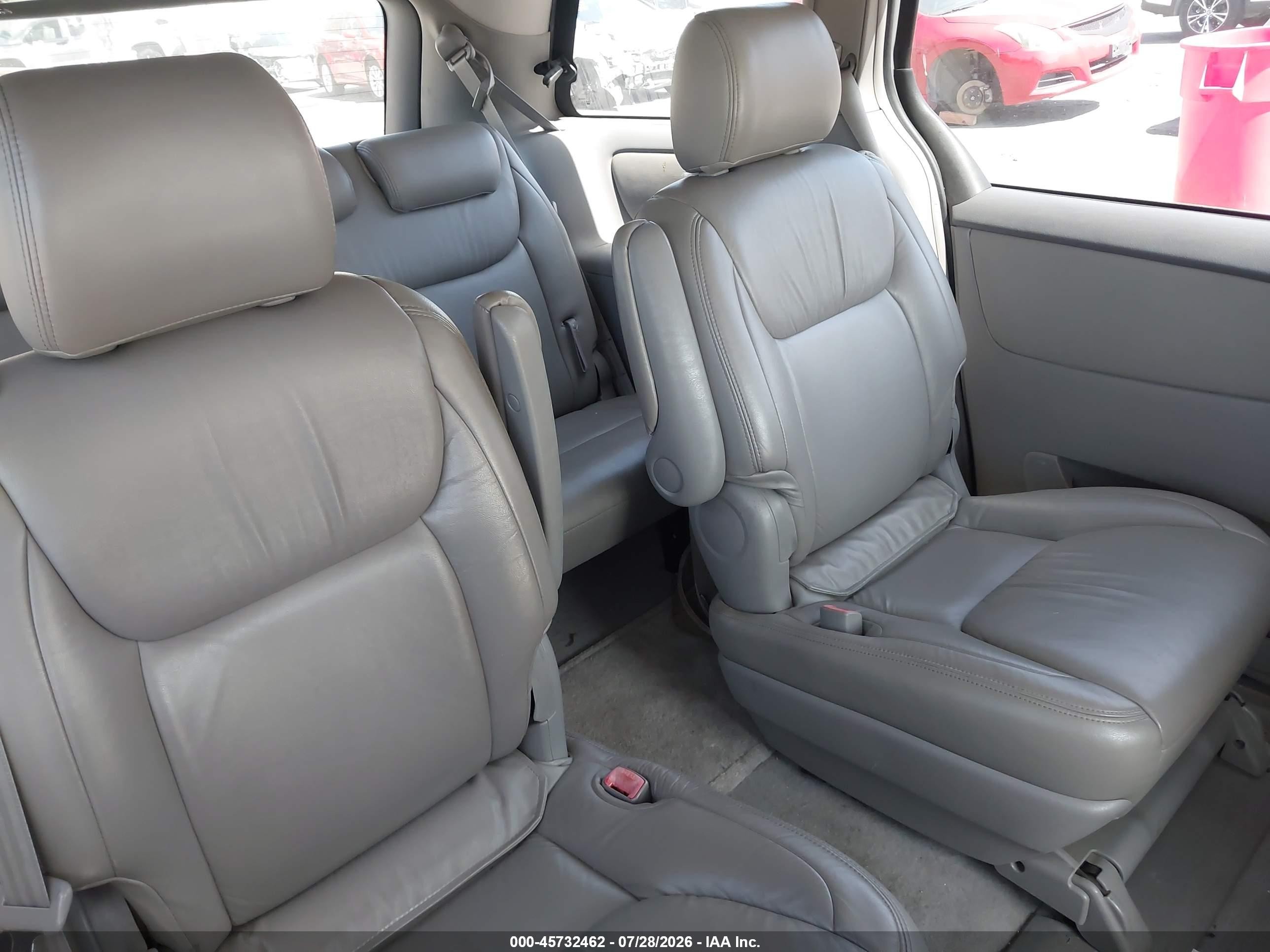 2004 Toyota Sienna Le White vin: 5TDZA23C44S014623