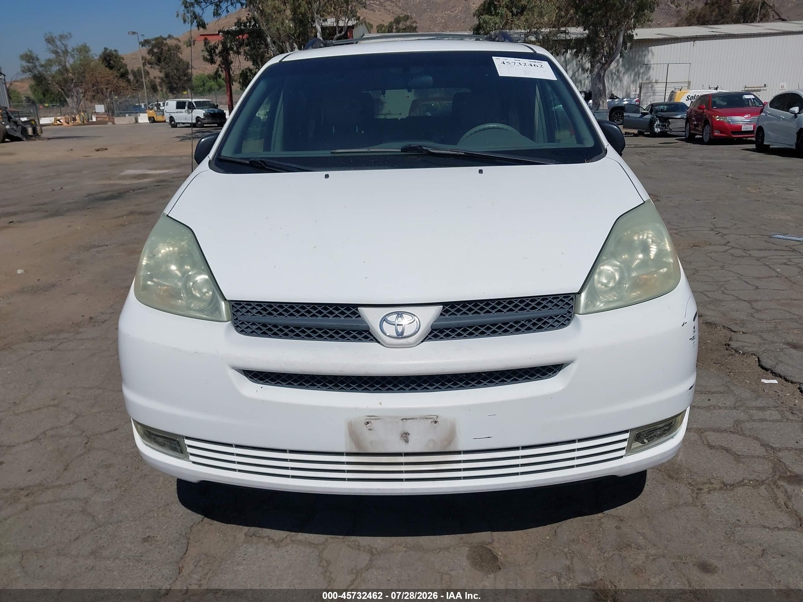 2004 Toyota Sienna Le White vin: 5TDZA23C44S014623