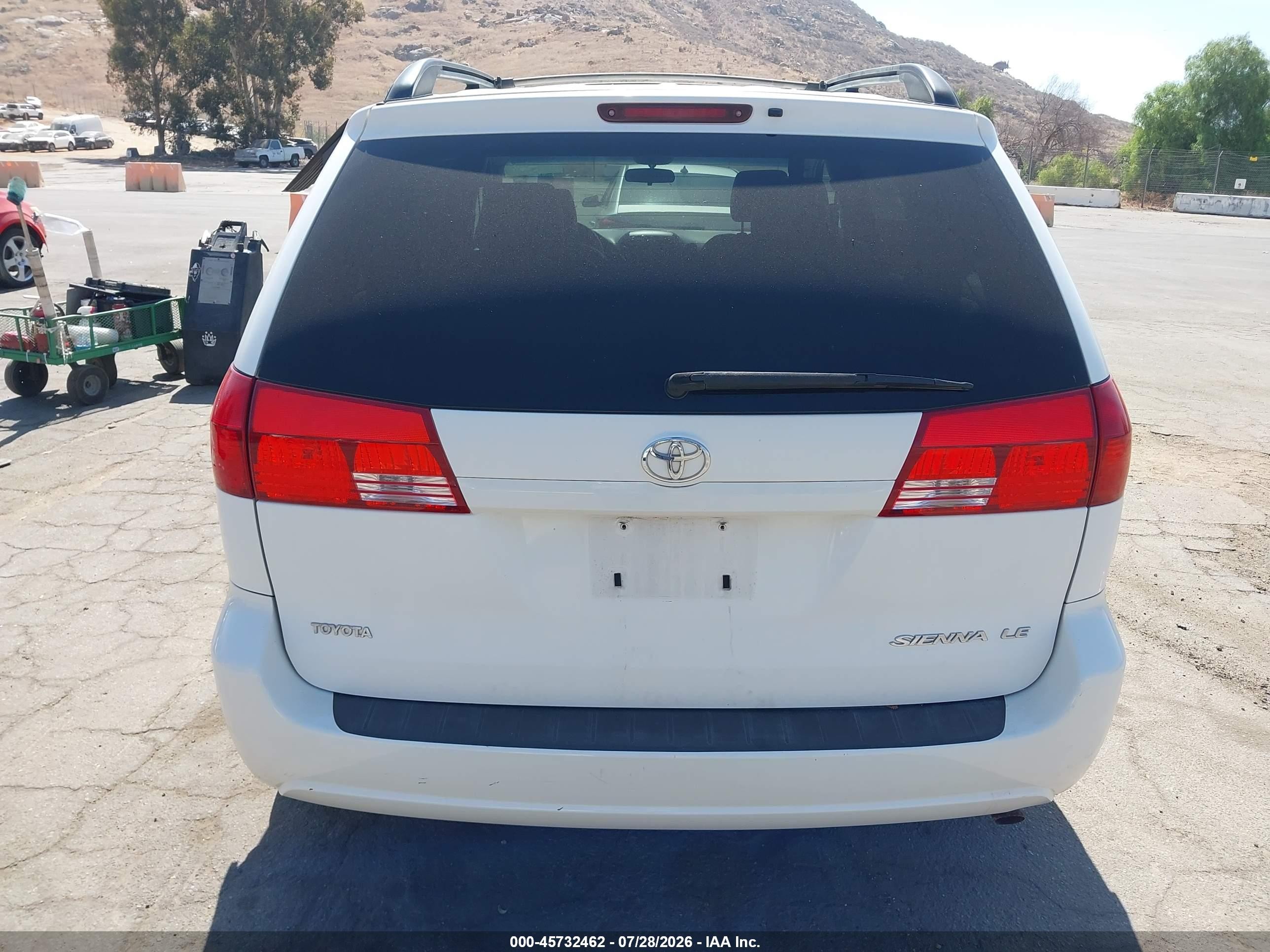 2004 Toyota Sienna Le White vin: 5TDZA23C44S014623