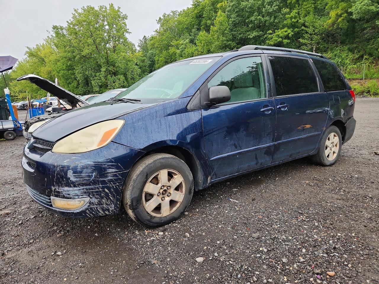 2004 Toyota Sienna Le 7 Passenger Blue vin: 5TDZA23C44S033947