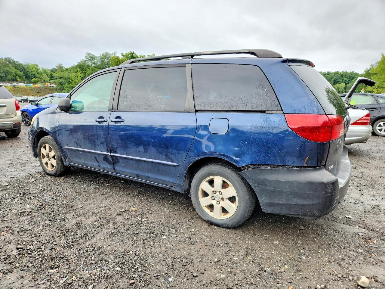 2004 Toyota Sienna Le 7 Passenger Синий vin: 5TDZA23C44S033947