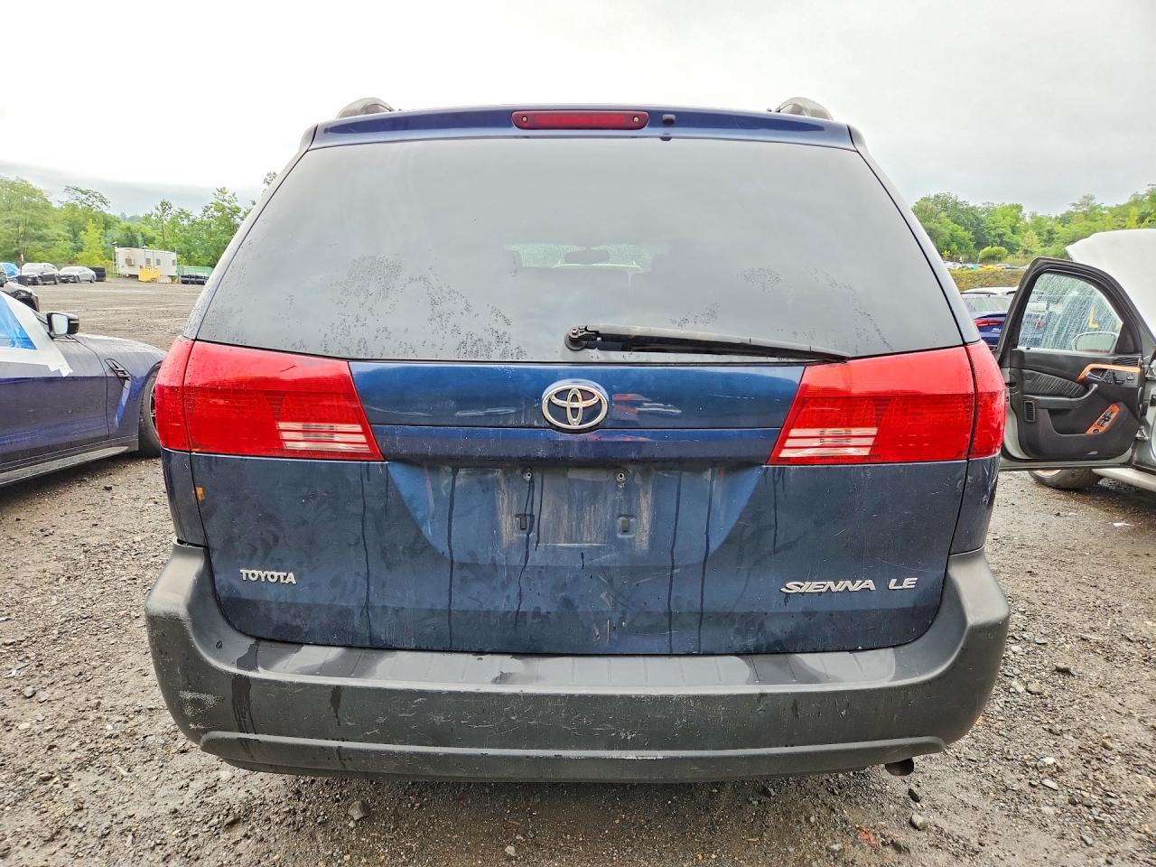 2004 Toyota Sienna Le 7 Passenger Синий vin: 5TDZA23C44S033947