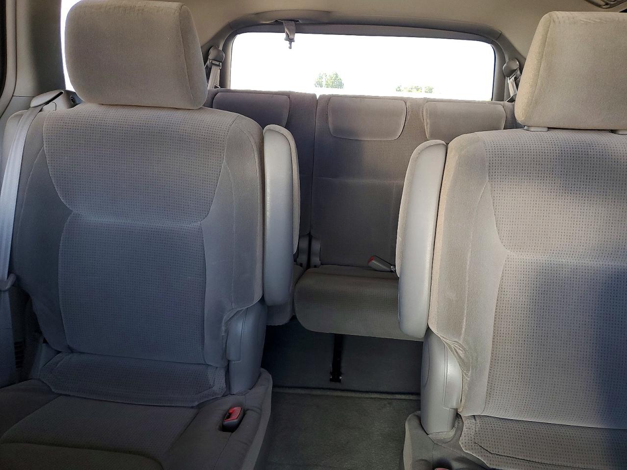 2004 Toyota Sienna Le 7 Passenger Silver vin: 5TDZA23C44S053776