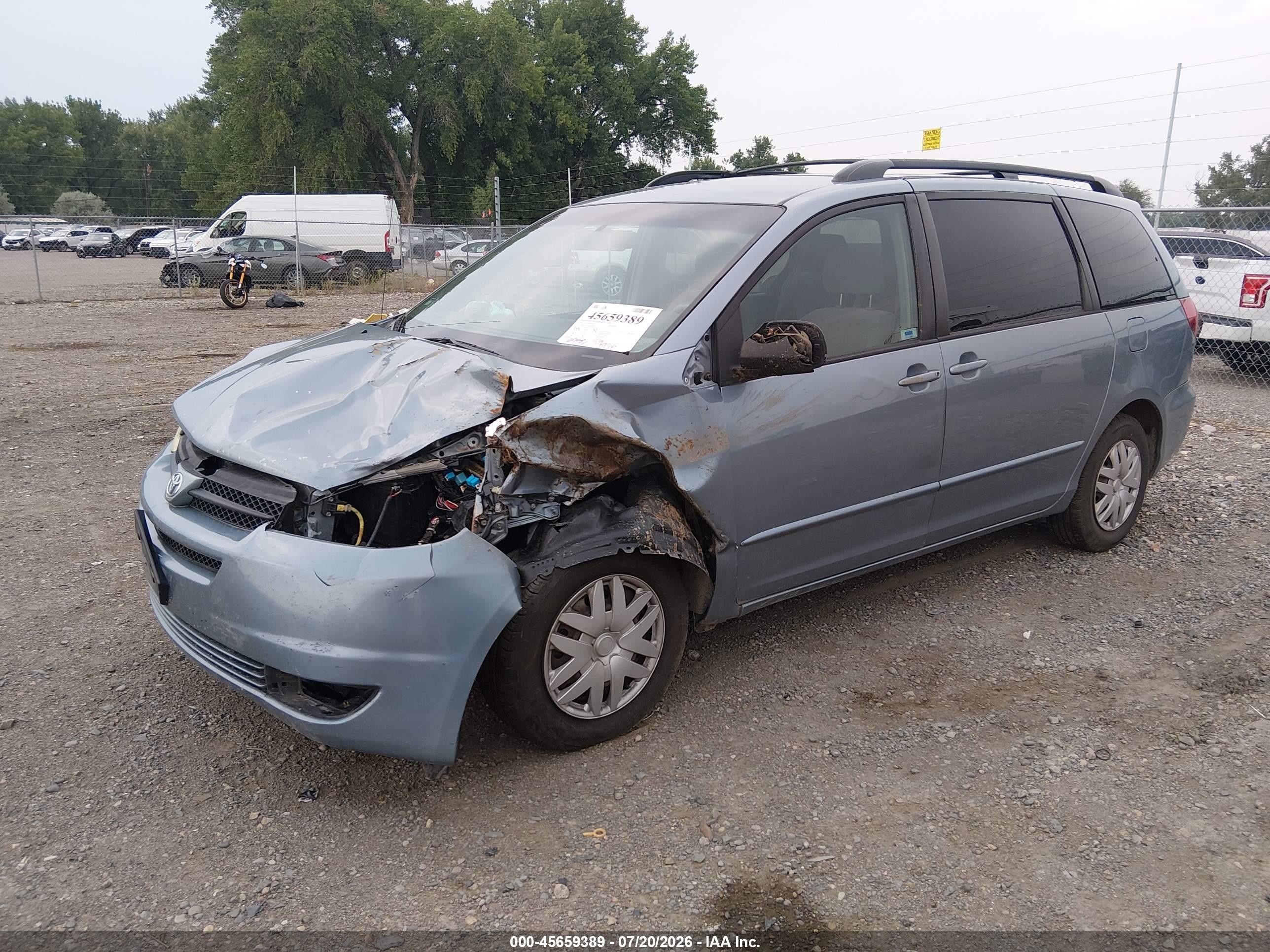 2004 Toyota Sienna Le Light Blue vin: 5TDZA23C44S058623