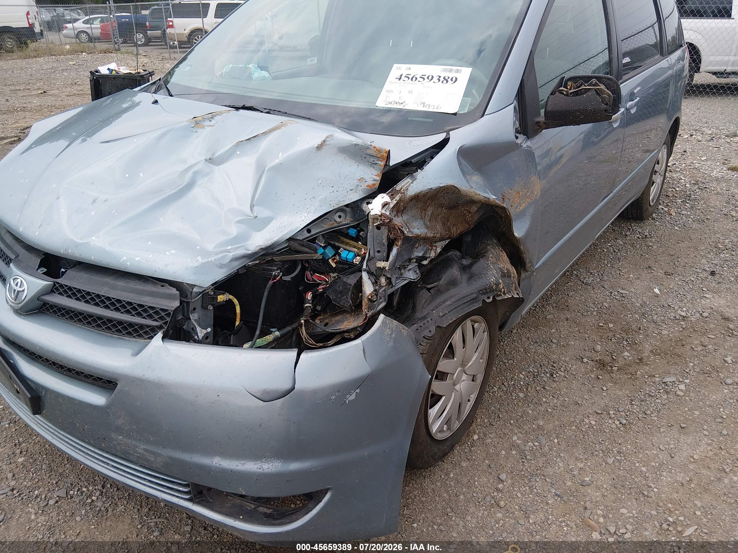 2004 Toyota Sienna Le Light Blue vin: 5TDZA23C44S058623