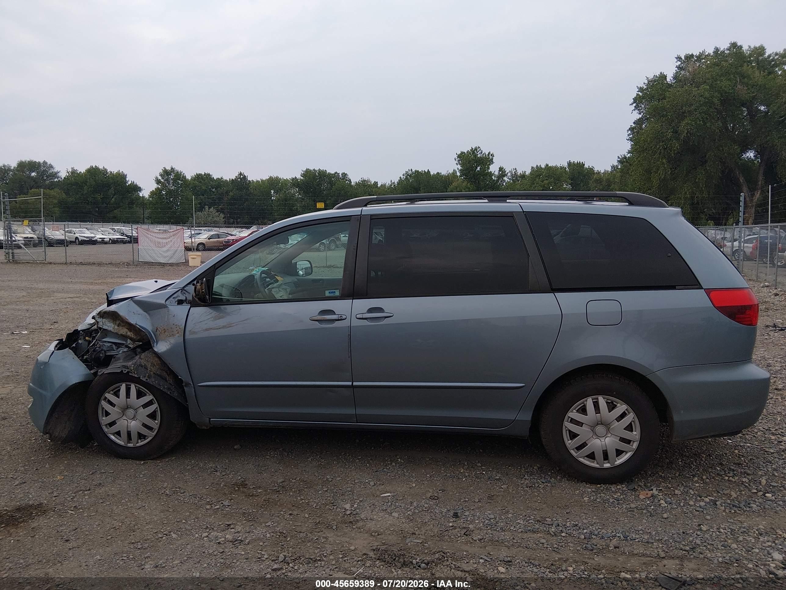 2004 Toyota Sienna Le Light Blue vin: 5TDZA23C44S058623