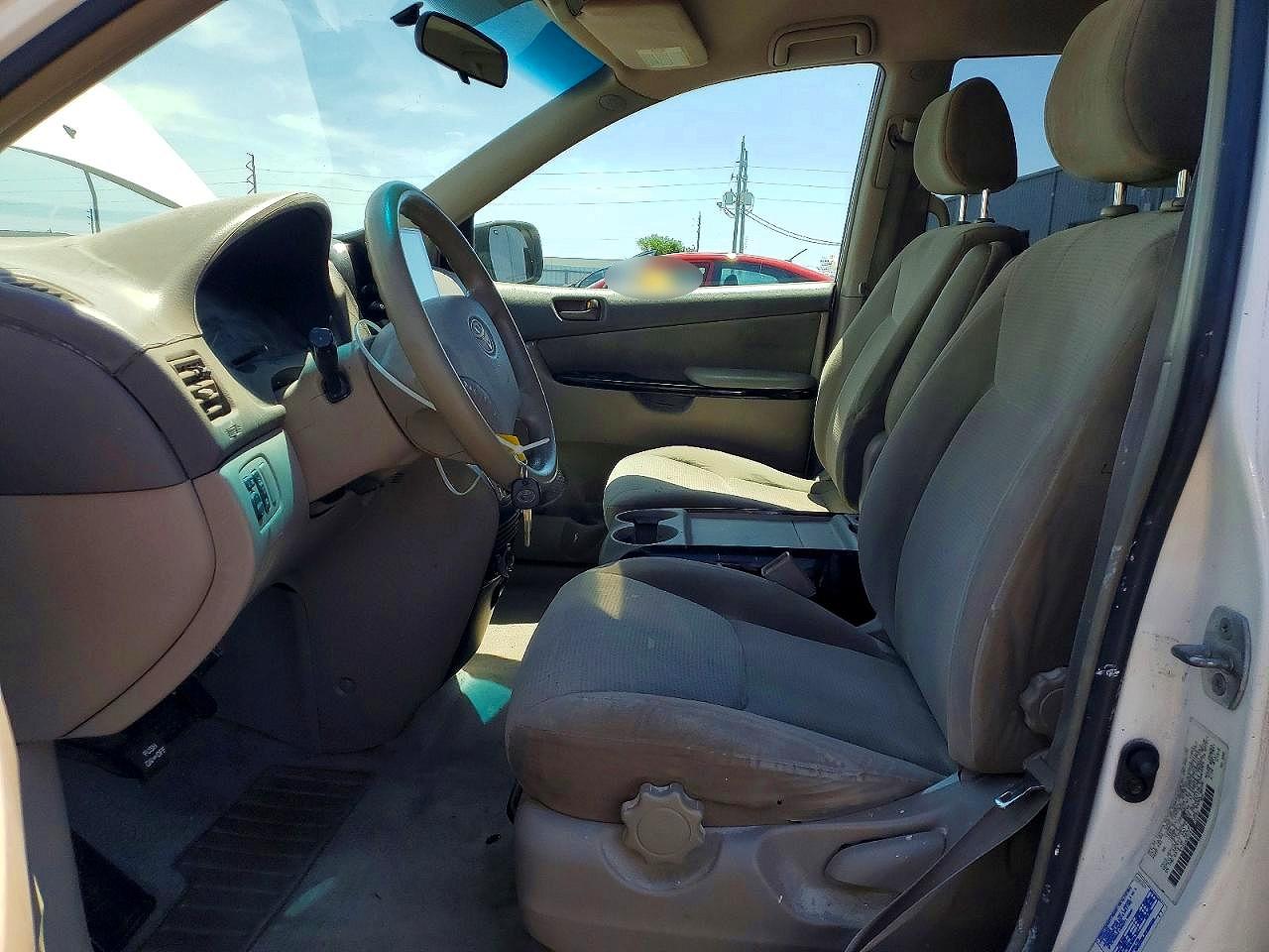 2004 Toyota Sienna Le 8 Passenger Белый vin: 5TDZA23C44S072232