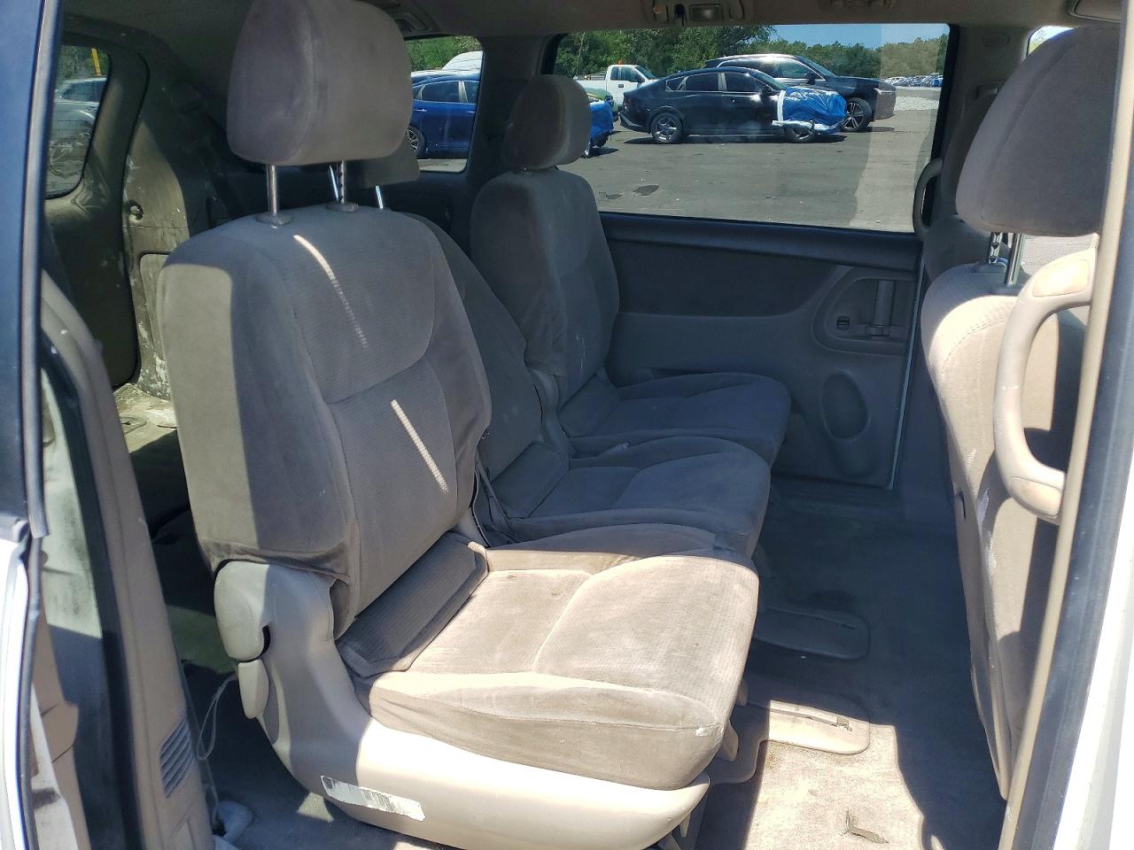 2004 Toyota Sienna Le 8 Passenger Белый vin: 5TDZA23C44S072232