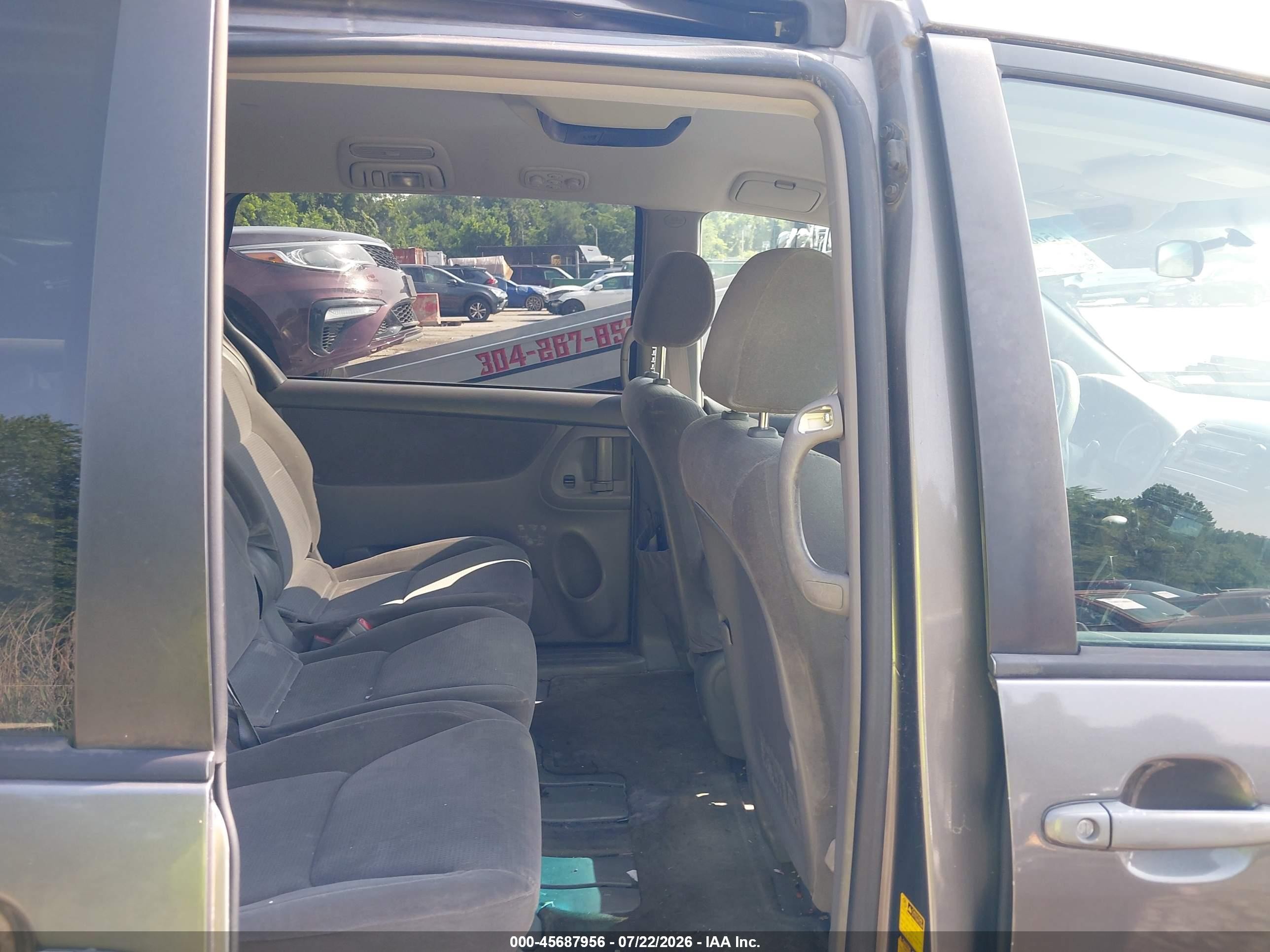 2004 Toyota Sienna Le Gray vin: 5TDZA23C44S092111