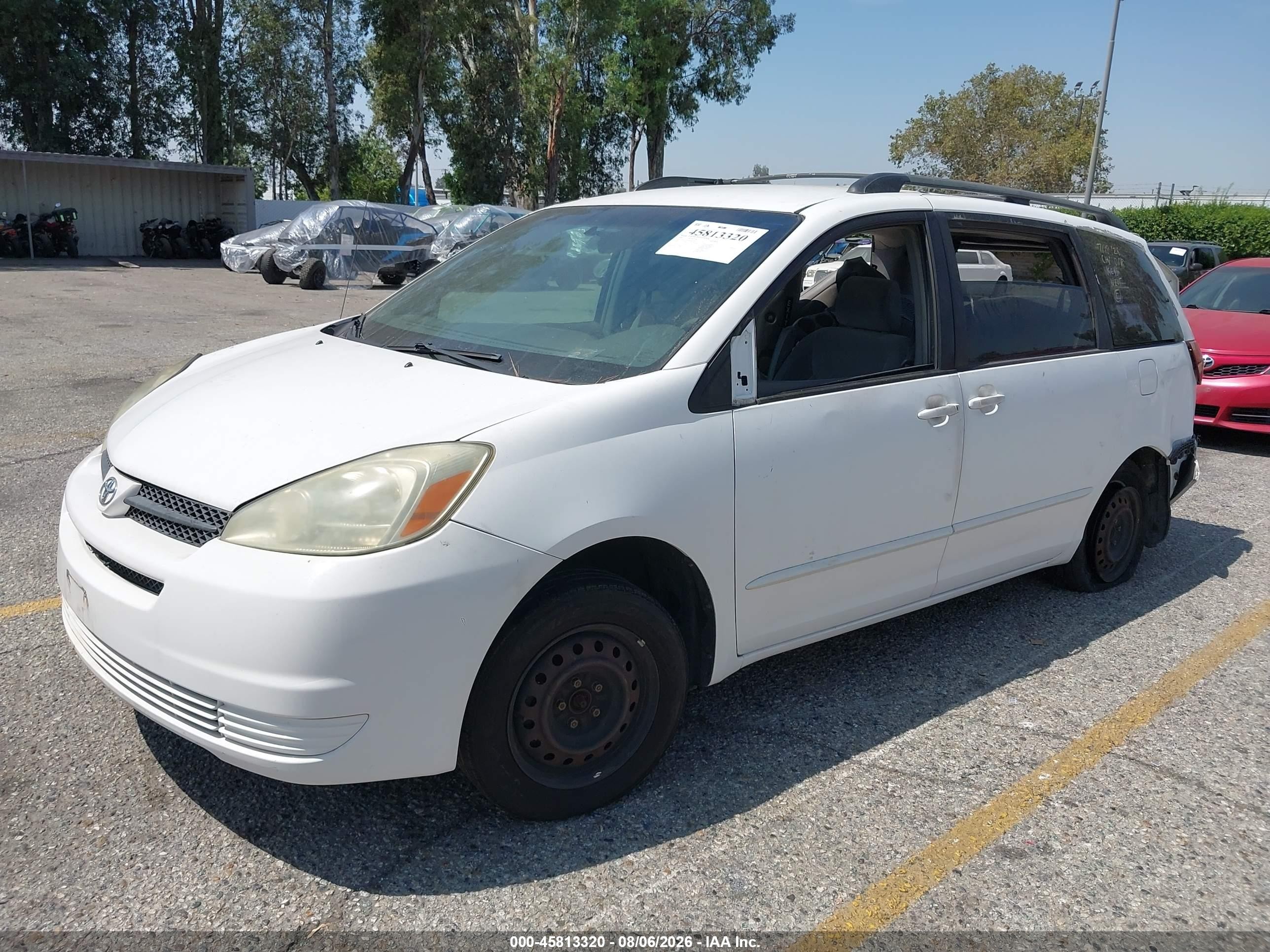 2004 Toyota Sienna Le White vin: 5TDZA23C44S100756