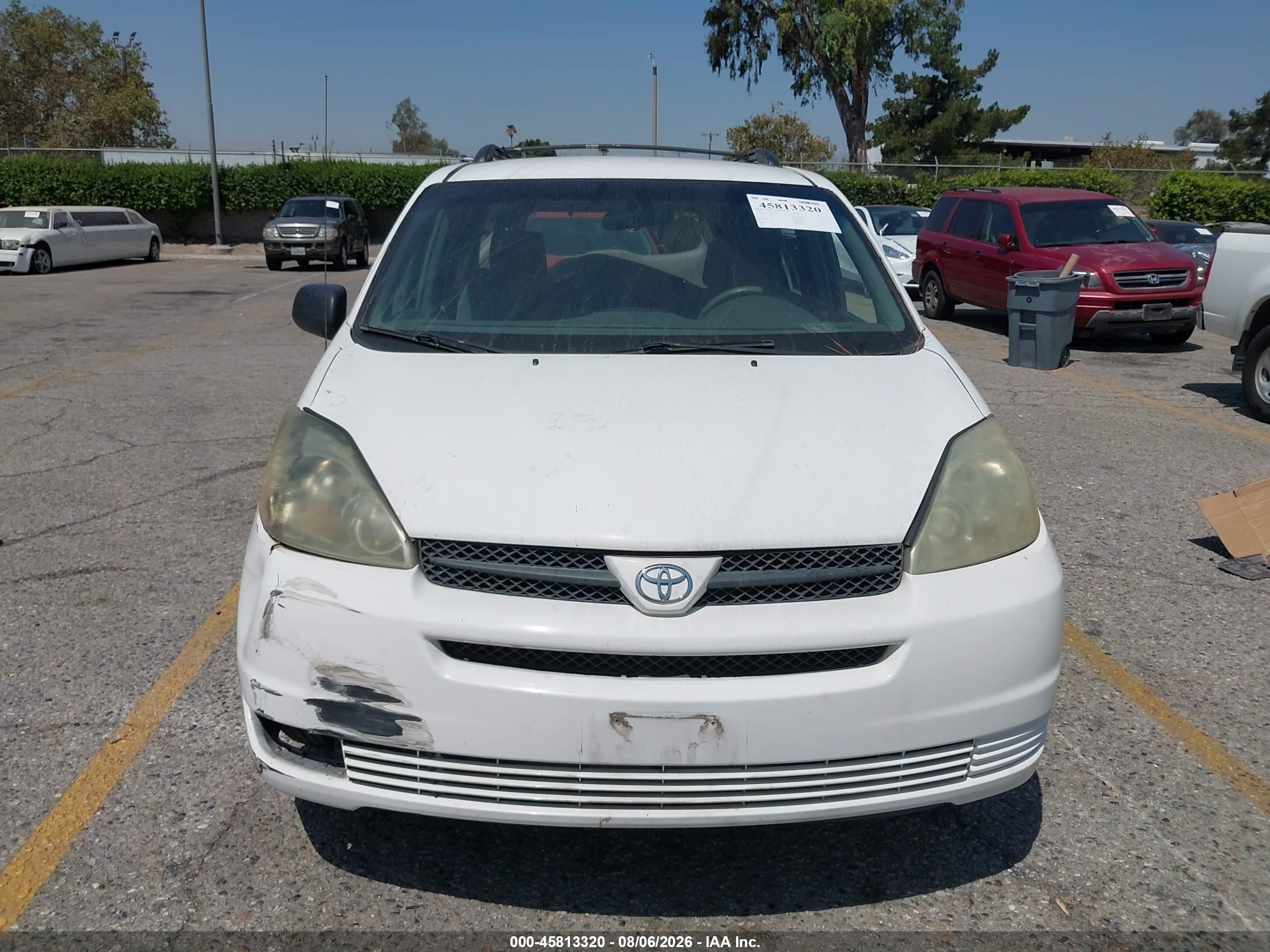 2004 Toyota Sienna Le White vin: 5TDZA23C44S100756