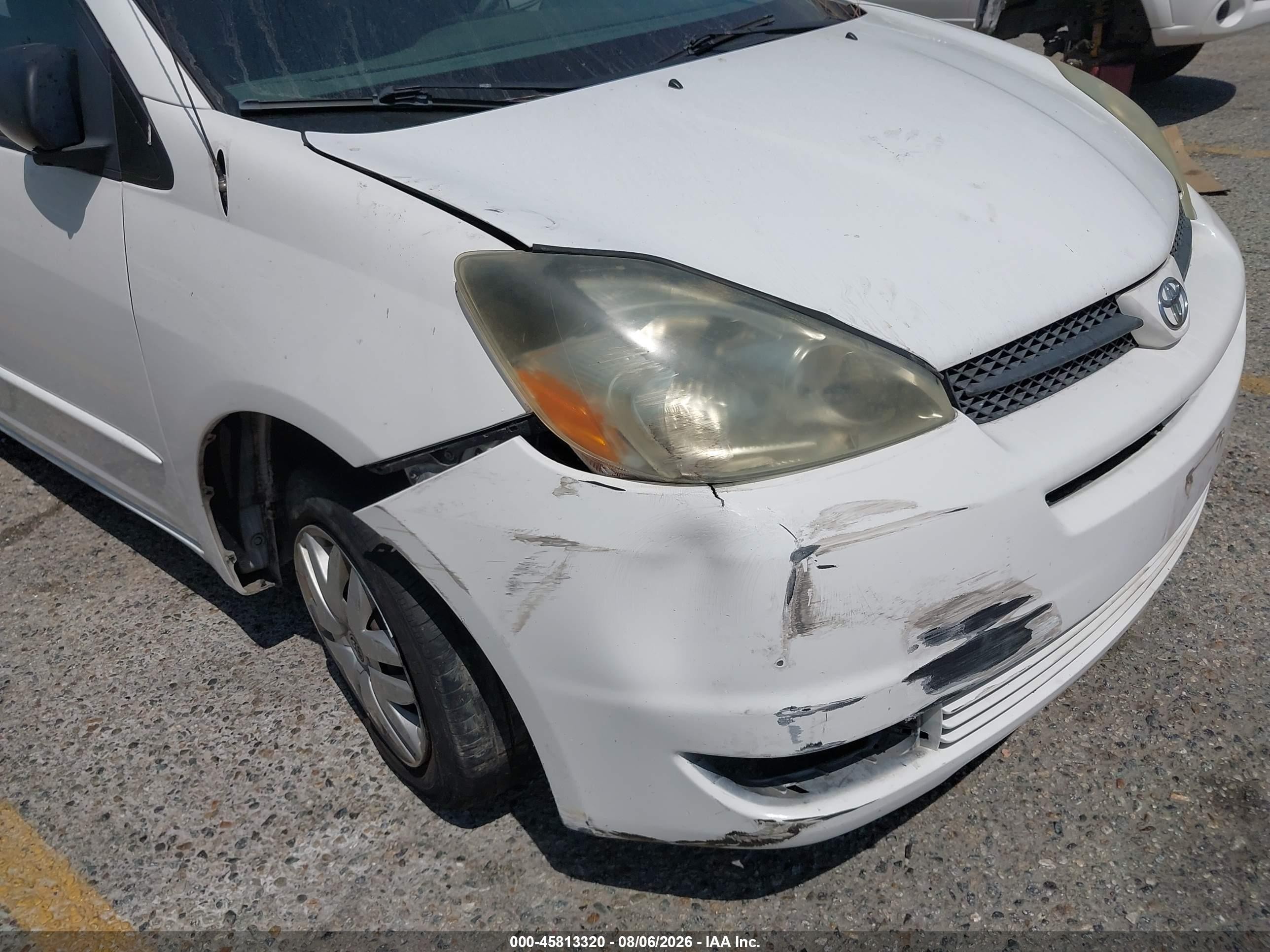 2004 Toyota Sienna Le White vin: 5TDZA23C44S100756