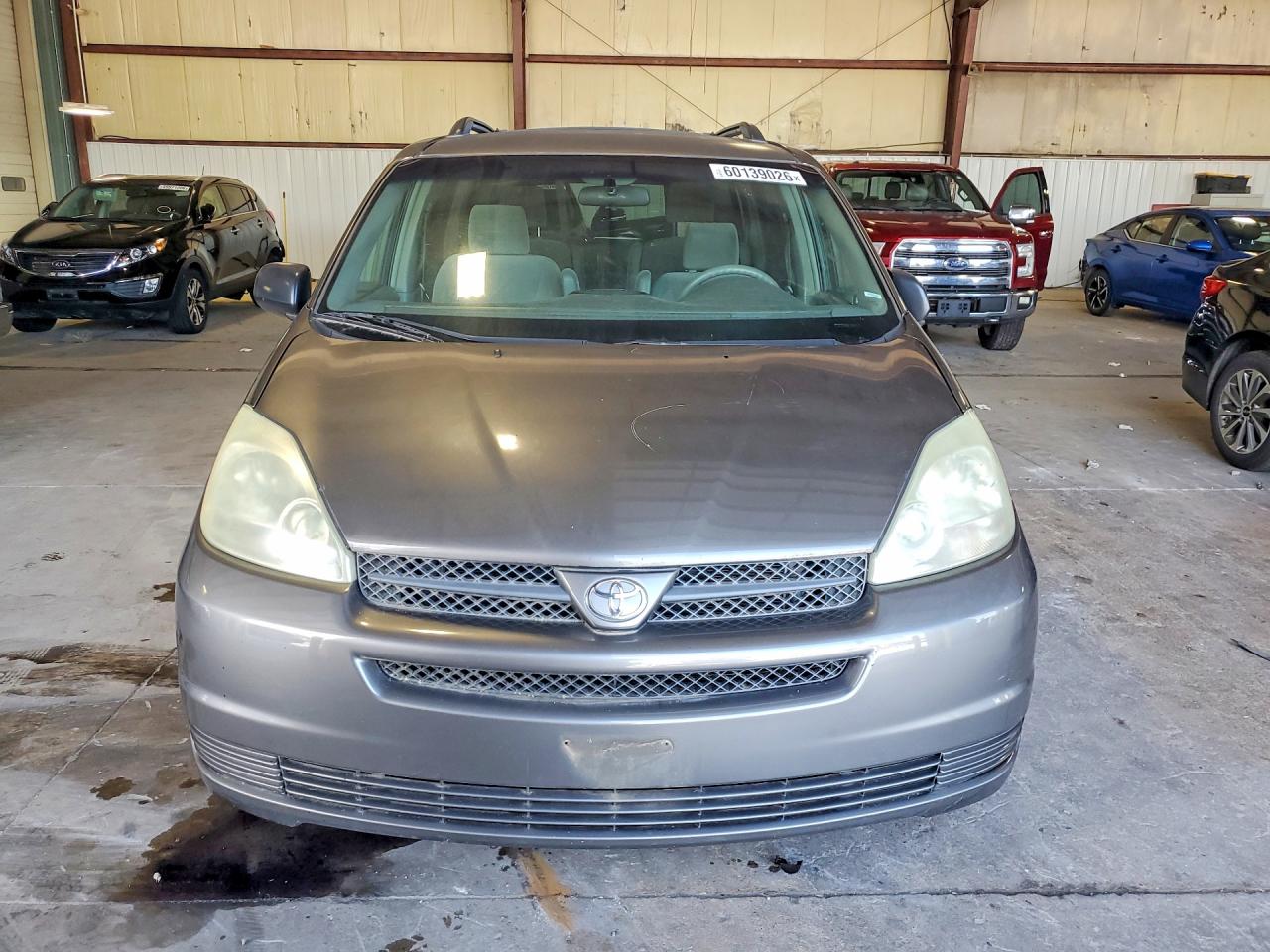 2004 Toyota Sienna Le 7 Passenger Серый vin: 5TDZA23C44S115130