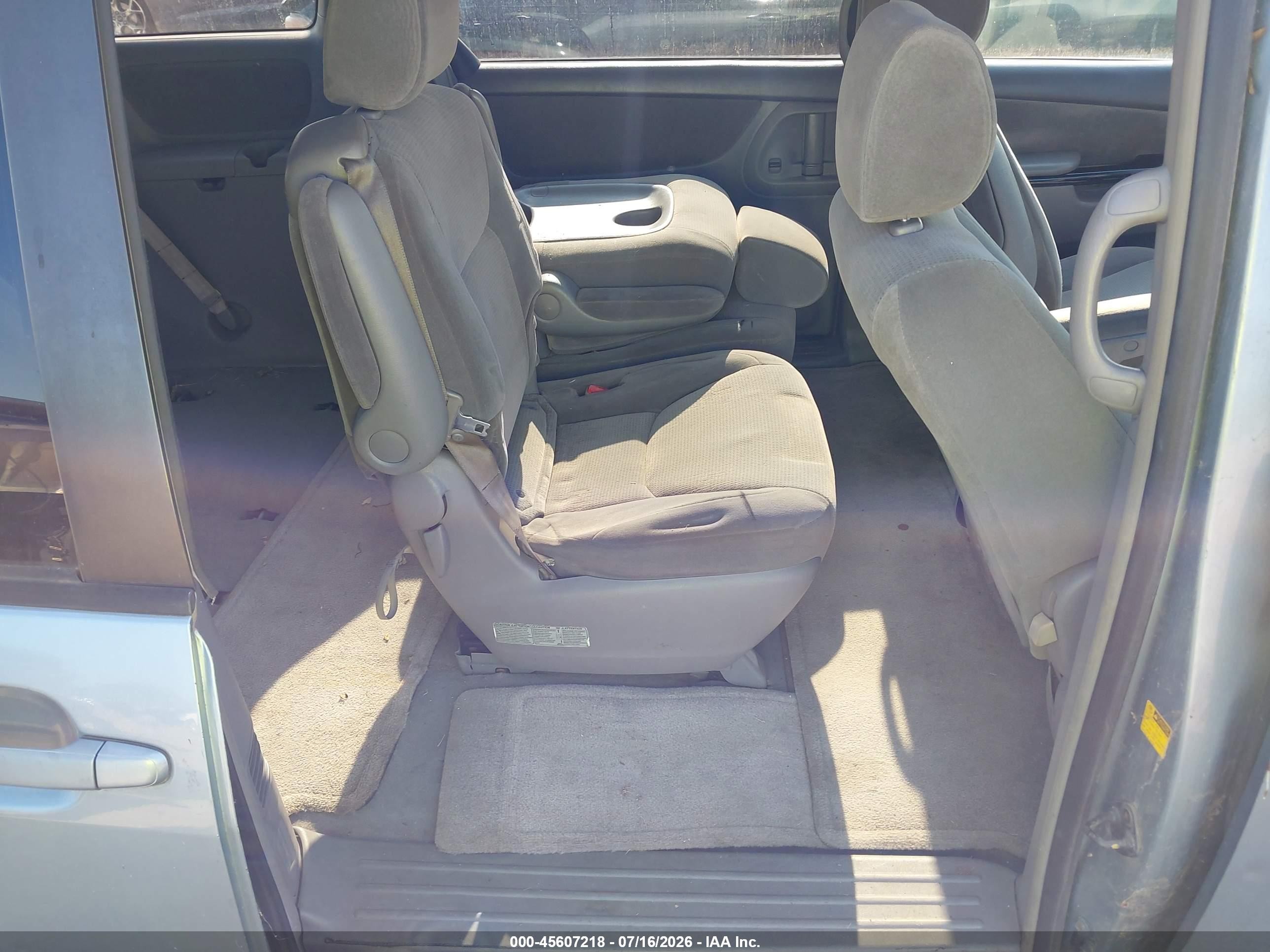2004 Toyota Sienna Le Light Blue vin: 5TDZA23C44S209220
