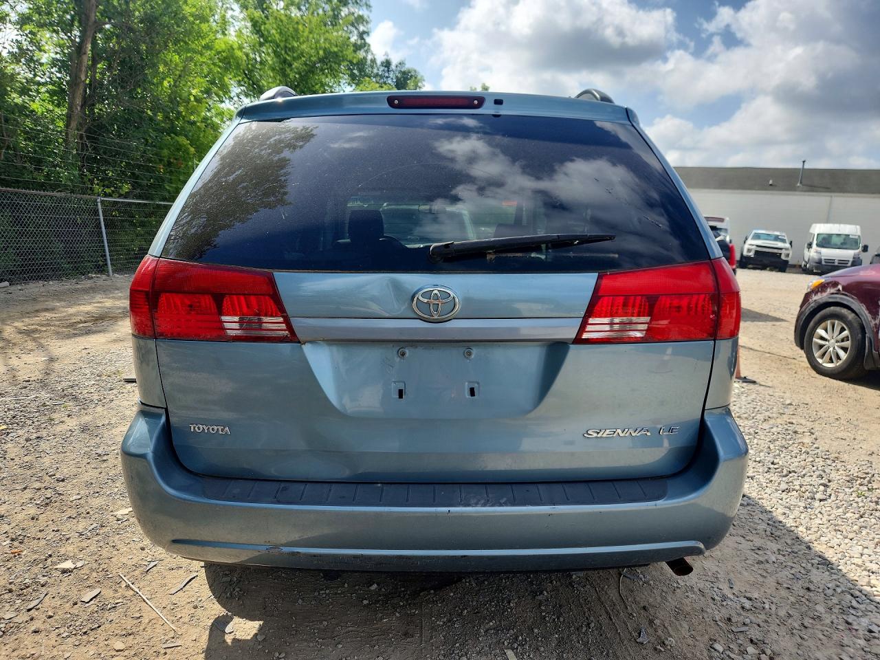 2004 Toyota Sienna Le 8 Passenger Teal vin: 5TDZA23C44S219018