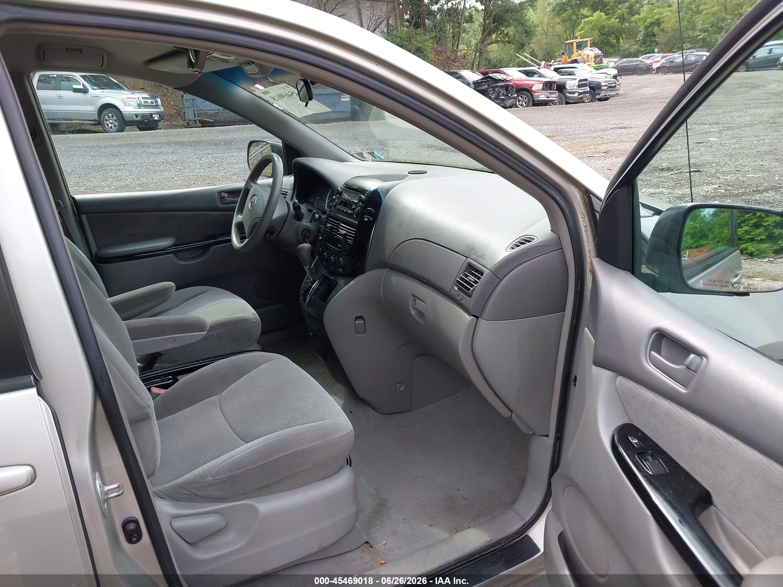 2004 Toyota Sienna Le Silver vin: 5TDZA23C44S220525