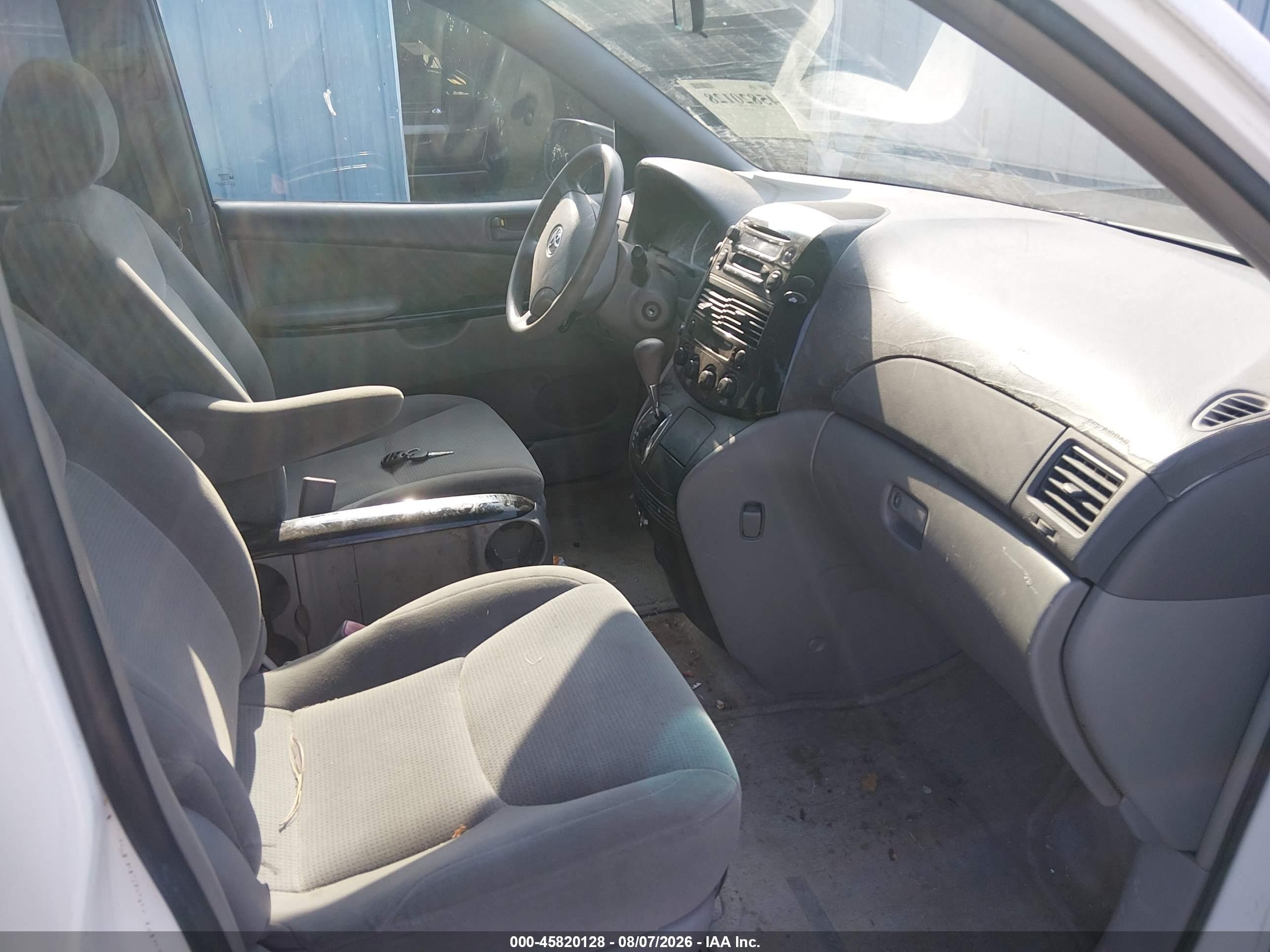 2005 Toyota Sienna Le White vin: 5TDZA23C45S223801