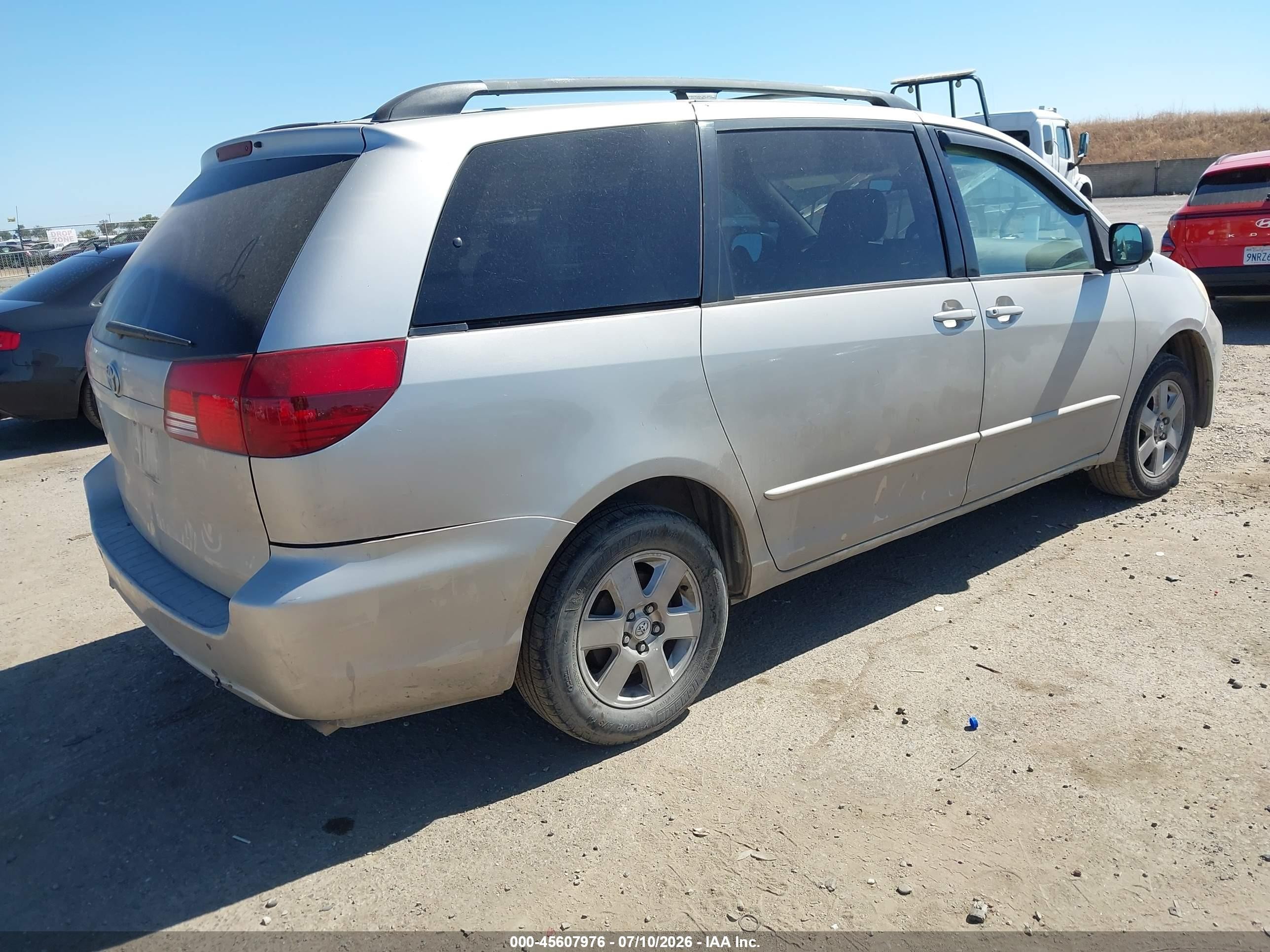 2005 Toyota Sienna Le Бежевый vin: 5TDZA23C45S237794