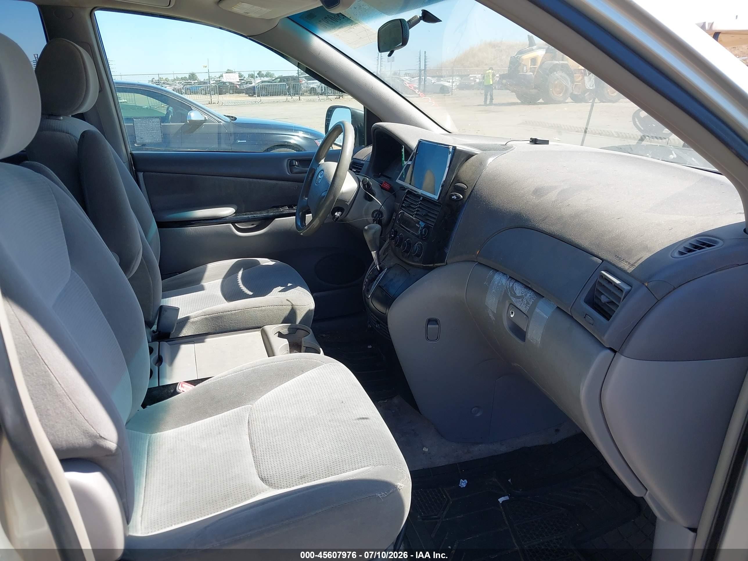2005 Toyota Sienna Le Бежевый vin: 5TDZA23C45S237794