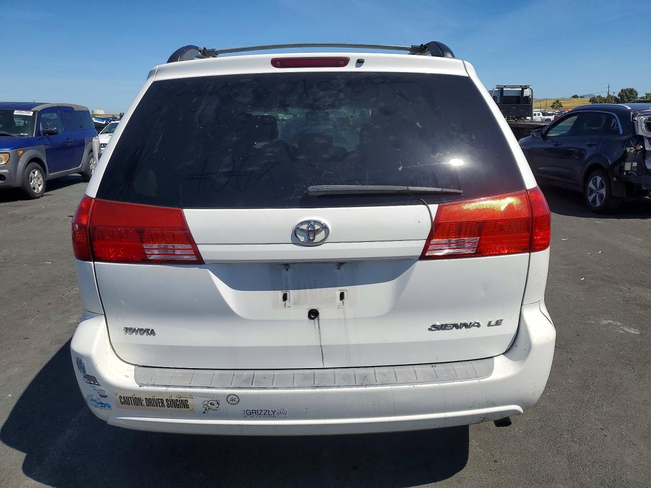 2005 Toyota Sienna Le 8 Passenger White vin: 5TDZA23C45S254028